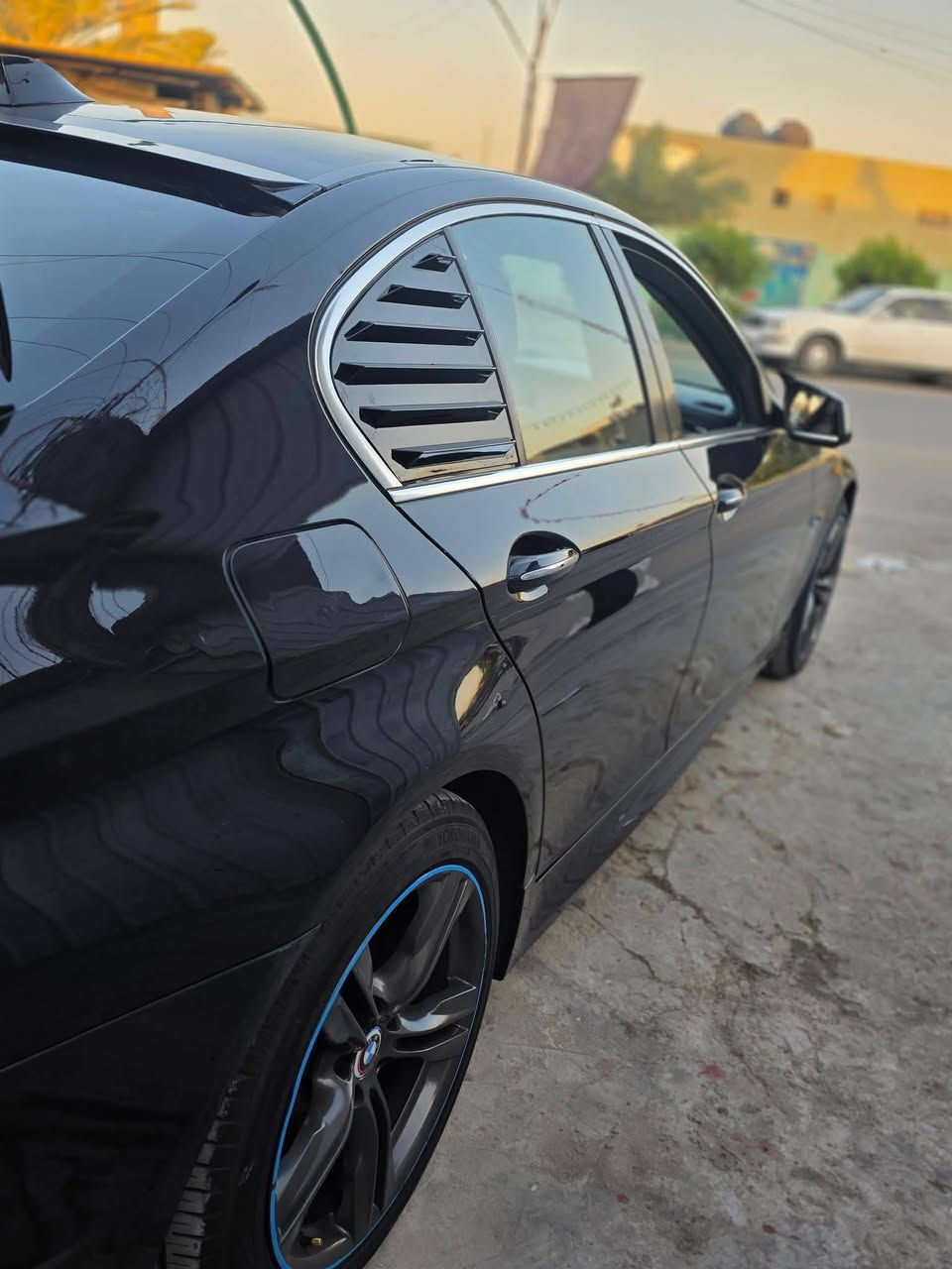 السلام عليكم.
BMW F10 2011 محدثة
530i نوزل قصير N52 
6سلندر تنفس طبيعي
خليجي وكاله العروش
سيارة موصفات فول للاخير

باقي التفاصيل علئ الخاص سونار جديد مسوي موجود كذلك 🩵

للاتصال. ***********
واتساب. ***********
السعر 170وبيها مجال
