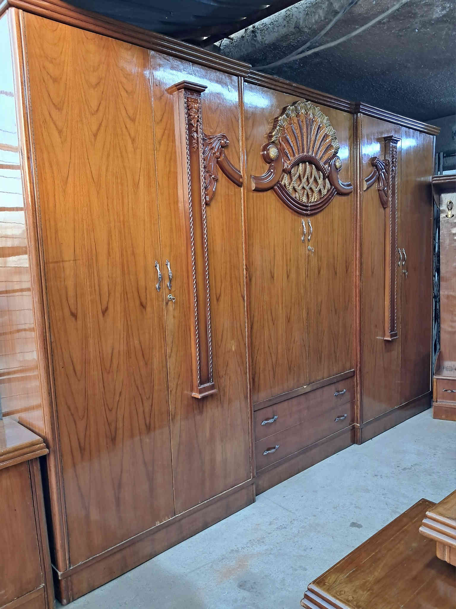 يعلن معرض الخفاجي عن وجود غرفه نوم مستعمله تسكام ونظيفه داخل وخارج صاج 5مليم ملحق داخلي ارتفاع الكنتور مترين ونص الغرفه نضافته 100في 100دنك جاوي حجل جاوي كل هاي المواصفات 950 الف وبالعافيه عل تكون من نصيبه للاستفسار اكثر 
***********
***********واتساب
