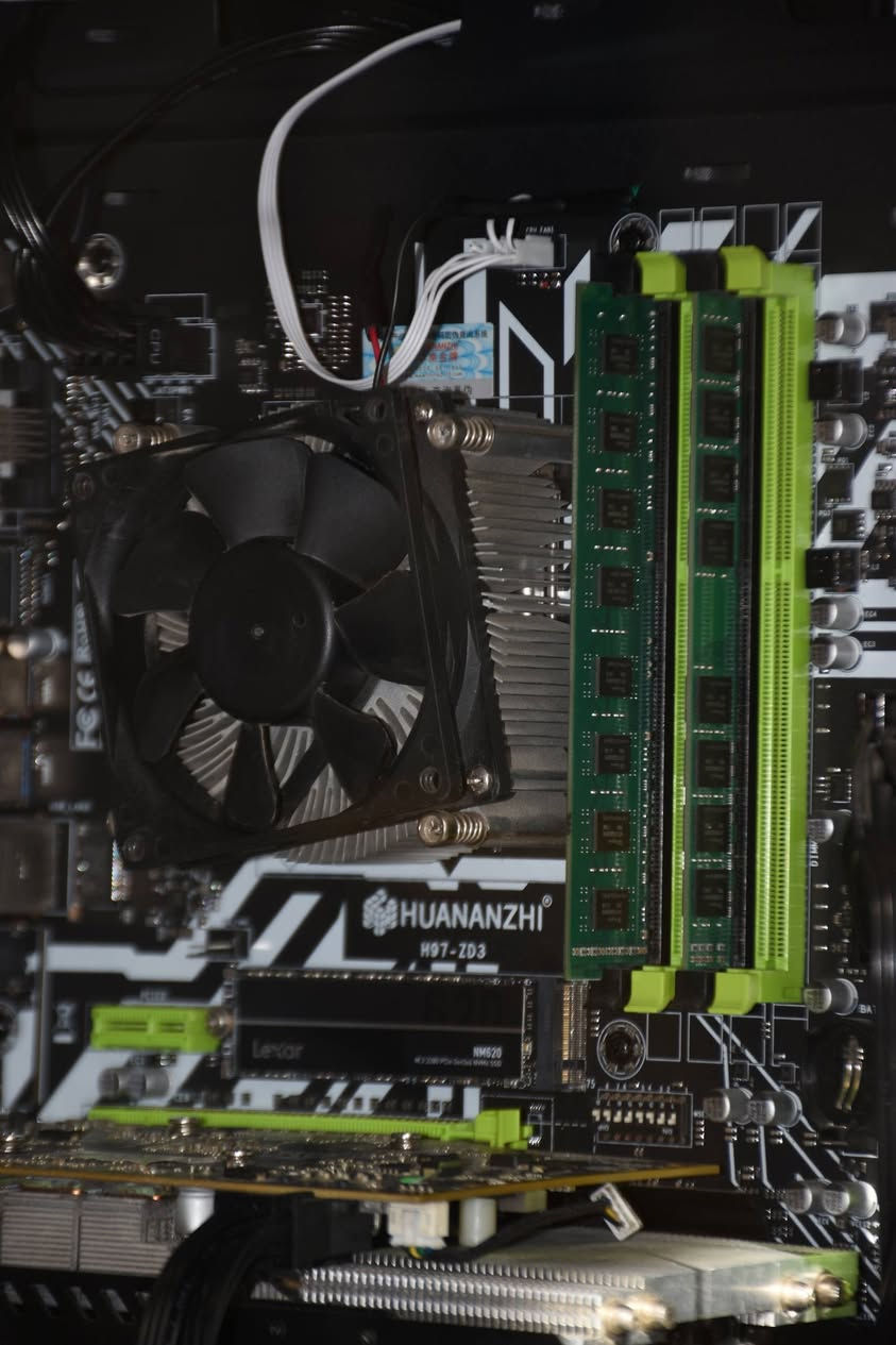 سيت اب كامل للبيع
مواصفات الحاسبة:

المعالج: Intel i7 4790K

الرام: 16 Gb DDR3 1600 MHz

البورد: Huananzhi H97-ZD3

كرت الشاشة: Biostar AMD RX-580 8G (مو نسخة ال2048SP)

تخزين 1: LEXAR 256 Gb M.2 NVME SSD

تخزين 2: Teamgroup 256 Gb SATA SSD

بور سبلاي: MASS 650W

كيس: Xigmatek Alphard M

اضافية: فان زيادة أسود RGB, فان زيادة أبيض بدون RGB, قطعة WiFi، قطعة Bluetooth, جميع براغي الكيس و ملحقات البورد و الخ.

الشاشة:BenQ Zowie XL2731

الدقة: 1080P

التردد: 144 Hz

الكيبورد: Redragon K617 Fizz

النوع:ميكانيكي Cherry red switches

عندي ماوس شفاف كلاوات تريده ما تريده بكيفك محاسبه بالسعر اني.

كله يجيك بالكارتون، الحاسبة و الشاشة و الكيبورد، نظافة فول مثل ما تشوف بالصور، و السعر من الاخير. 

850 الف، بيها مجال لأن لحد هسة ما ادري شكد يكلف توصيلهم...


**إذا كنت صاحب هذا الإعلان وتريد حذفه لأي سبب، رجاءا أرسل رسالة إلى الدعم الفني**