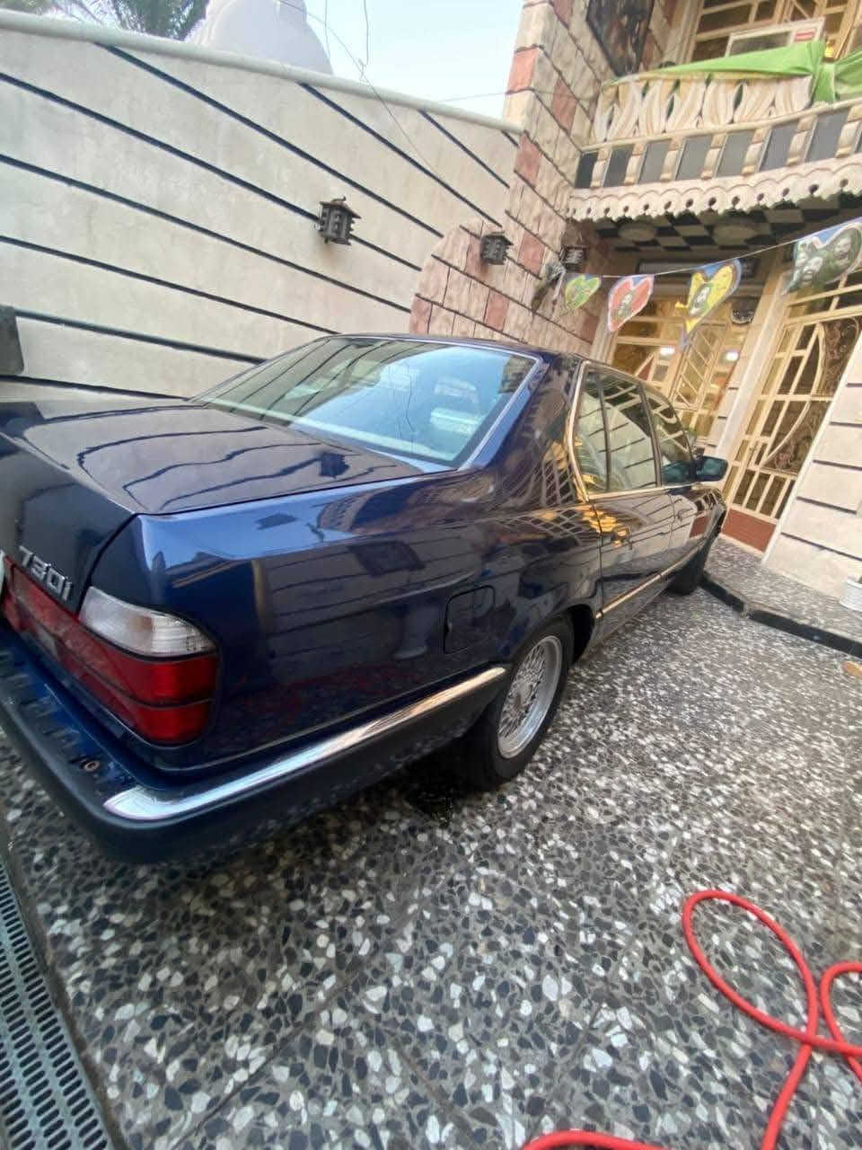السلام عليكم BMWلبيع
موديل 1992رقم بغداد دولي
مكينه 8Vاصل كير عادي 5نمر 
صدر امامي خلفلي جديد اكسل جديد3/23 درايم جديد كاردن جديد باتري جديد نوزل بلك دايفروم ايسي تبيس جديد تخم تاير جديد ويل خليه اصلي خمسه دبل ايرباك سعرهه 72وبيهه مجال قليل 
*********** سجاد الكناني
