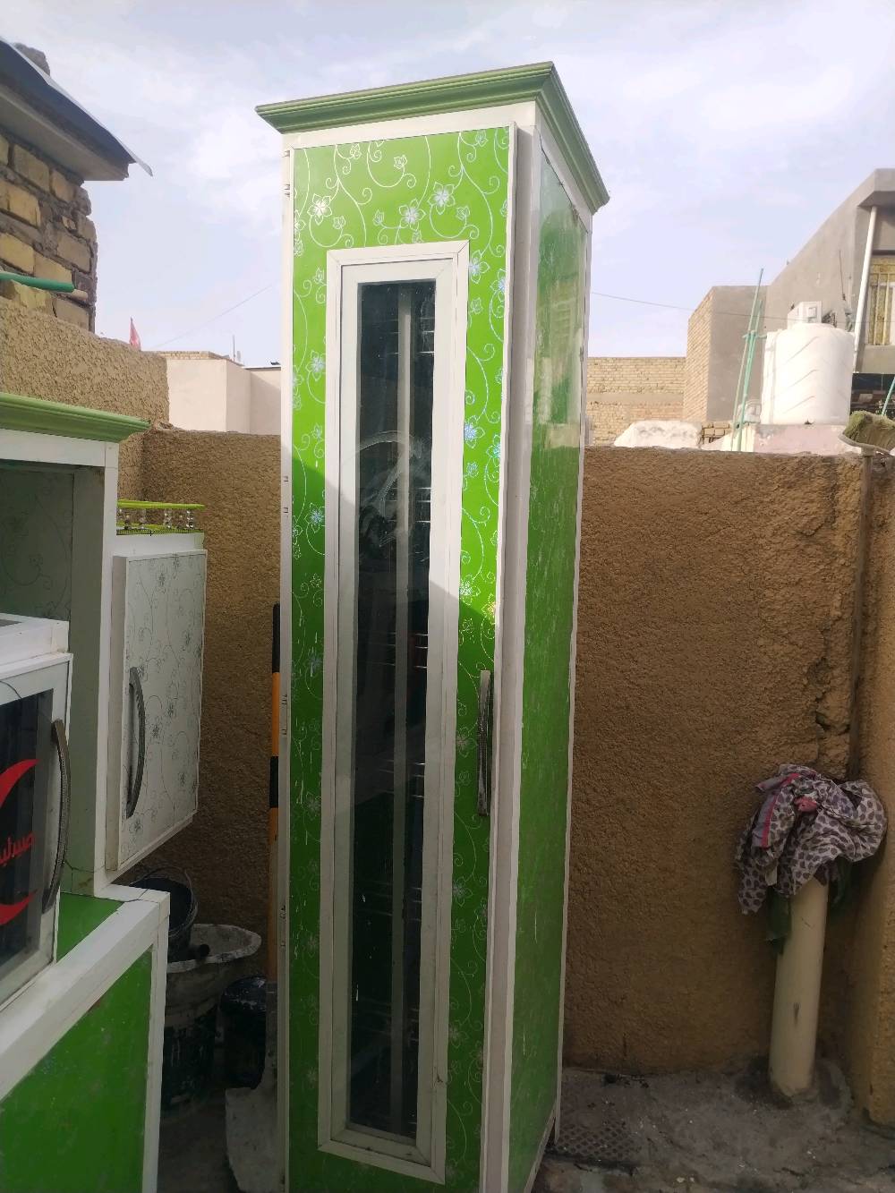 كاونتر للبيع من دون السنك و هاذ هو شوفت عينك