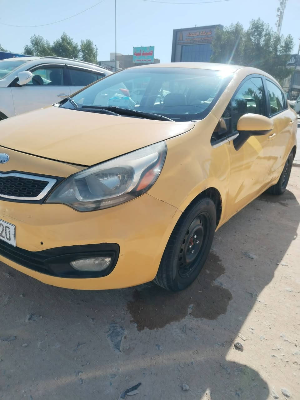 سلام عليكم..
كيه ريو موديل 14 

أمريكي بأسمي.. رقم وهزه وسنويه ستوني مجدد

السياره كلها ليبل واحد فقد جاملغ امامي مبدل...

وبيها ضربه بل جاملغ الخلفي ماعابر للداخل... ول باقي طخات بصيطه. اخوان السياره اكفلها  منل كص ول شواصي. قماره اصوليات مكينه وكير جدد لاتبخير ولا تنقيص. كهربائيات كلها شغاله السعر 75 وبيها مجال.

مكاني بل ديوانيه قضاء عفك رقمي. ***********
