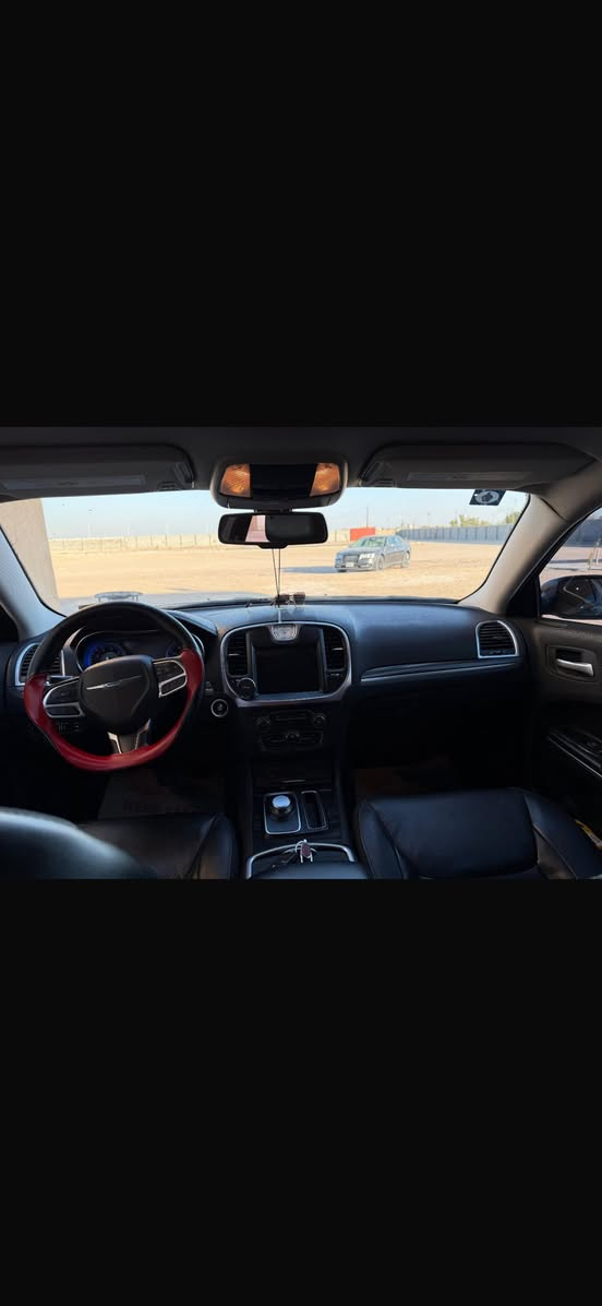 كرايسلر. C300
اوباما موديل 17 مسجلة 23 
السيارة ضربتها موضحة بالصورً
الباقي كفالة 
رقم بصرة بأسمي 

اي استفسار الاتصال على الرقم 

+964 771 950 0080
