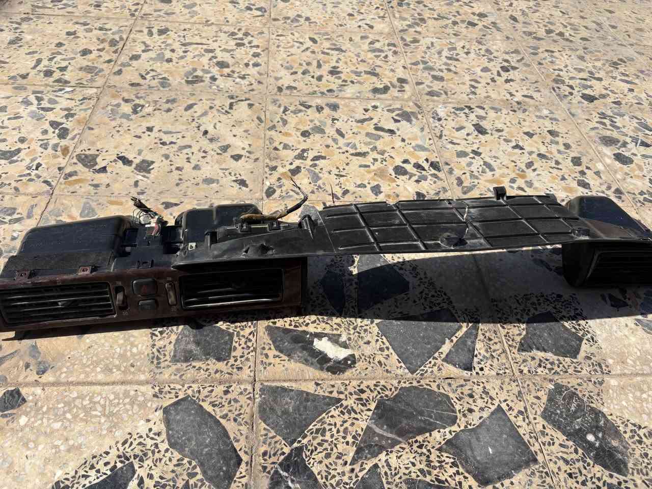 دعاميه ارنب نيليه بيها ظرر بسيط
و ترايش و مسطرت تبريد
بحالة جيده
البصره
*********** ابو الخصيب, البصرة
