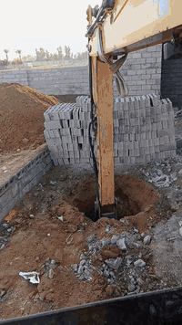 يتوفر لدينا
حفاره بئر صيحات + تغليف 
وقلاب لنقل كافة المواد 
وتوفير جميع انواع الآليات 
للاتصال 
***********
