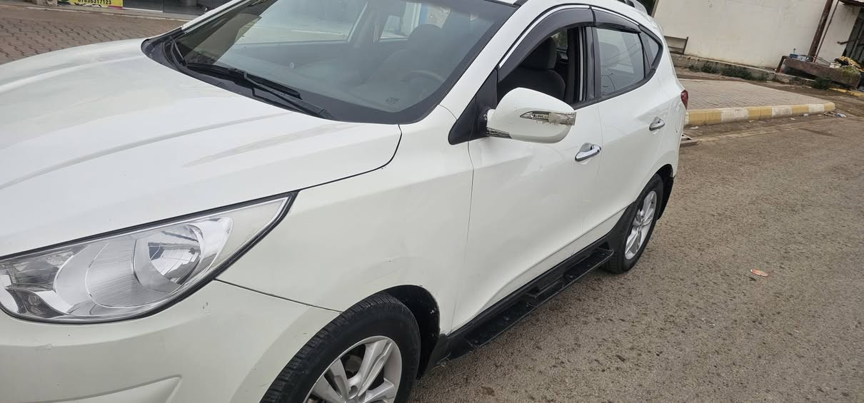 توسان خليجي ٢٠١١
رقم شمالي جديد هزه جديده 
تحويل بالإسم 
ماشيه ١٦٠ 
كير محرك صدر تايرات تبريد كله فول 
محرك مامفتوح 
السعر 115
ملاحضه يوجد ٣ رصعات بالتكمه والقماره 
مكاني واسط الشحيميه/ الزبيديه 
***********
***********
