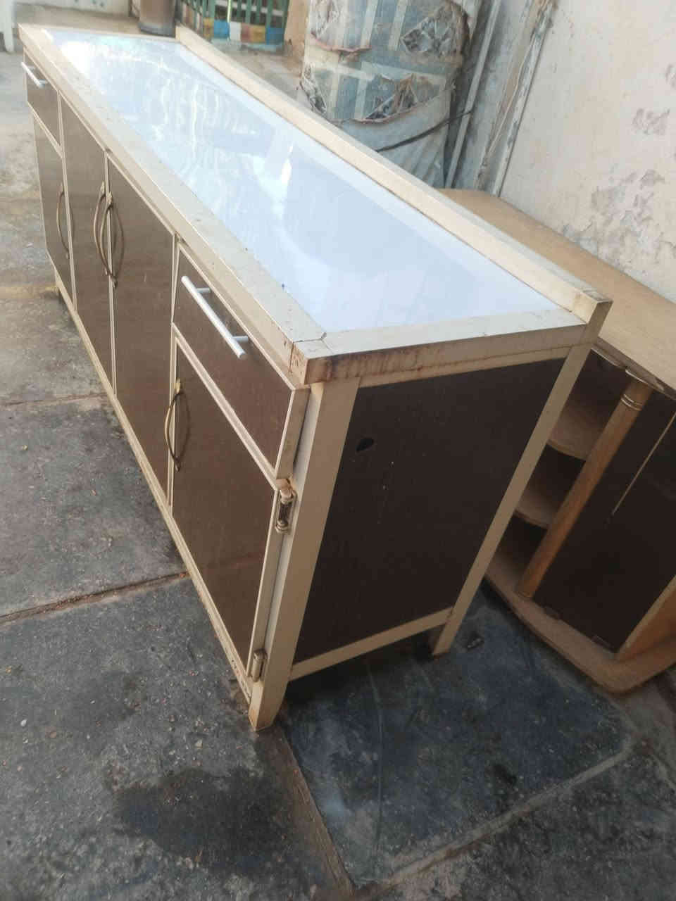 كاونتر ارضي فقط مترتين نضيف كلش اسعر ٨٥ الف عنوان شطره حي زهور ***********
