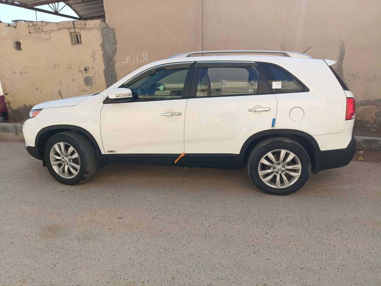 كيه سورينتو موديل 2012 رقم بغداد مكانها كربلاء بيها 3 قطع محرك 6 سلندر
السعر 150 وبيها مجال 
إتصال ***********
