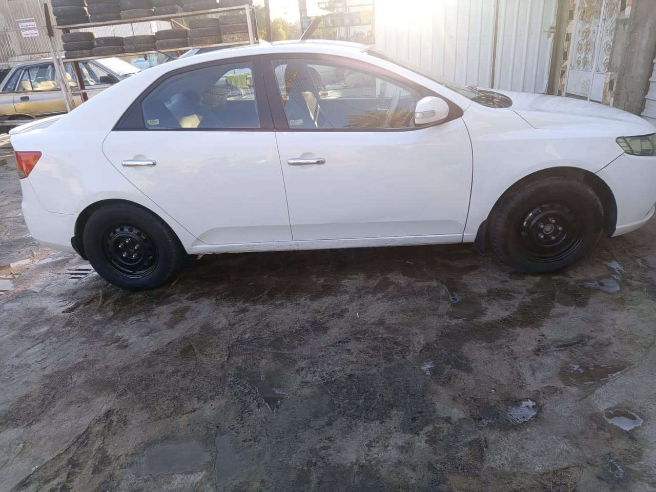 سلام عليكم سيراتو للبيع موديل 2010خليجي تحكمات ستيرن سيارة جاهزة من كلشي السعر 82 هـ***********
