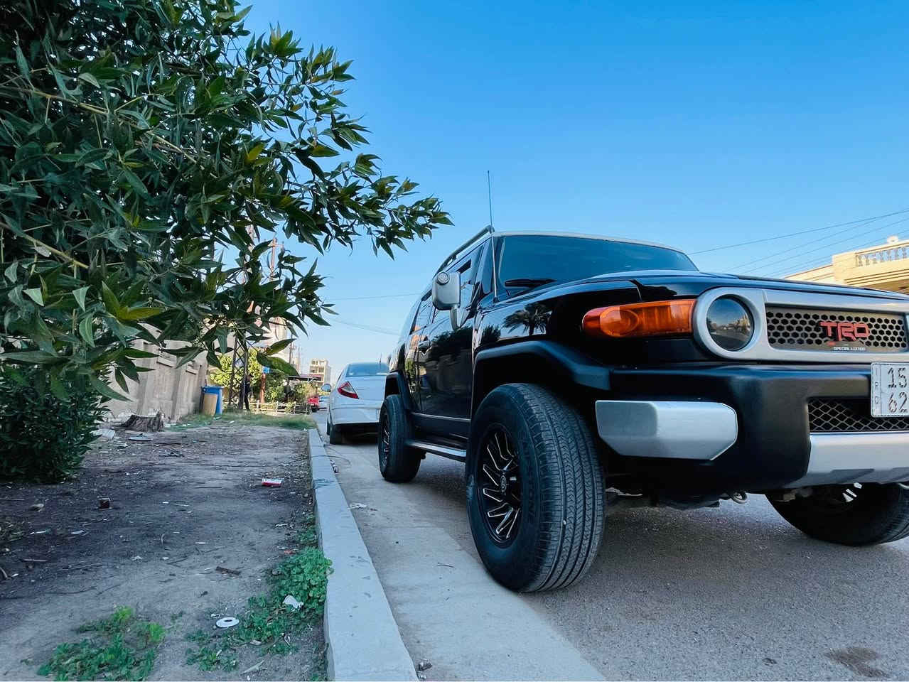 اف جي FJ 2007
سيارة فول فول مواصفات ( اي تراك + دفلوك + دفع رباعي 4*4 + دمام خلفي بلادي + بوصلة + شاشة + كاميرة وحساسات خلفية …..)
سيارة نظيفة جداً ( كير محرك صدر تبريد مكفولات )
وارد امريكي حادث جاملغ خلفي فقط 
السيارة صبغتها على ايدي وعندي فيديو قبل الصبغ
بجم وشواصي ولغود والخلفي كبس شركة
رقم انبار الجديد
السعر 133 ورقة
للاتصال *********** اتصال + واتس
بغداد السيدية بغداد, العراق
