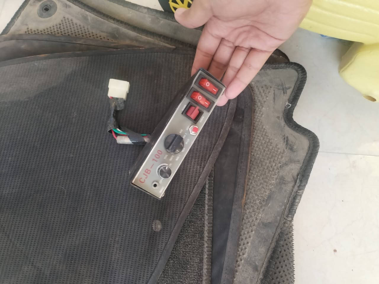 عبارات تاهو مديل 12  نوزلات تخم جهاز إنذار وصافره وشمسيات لبيع كلهن مكاني كربلاء ***********
