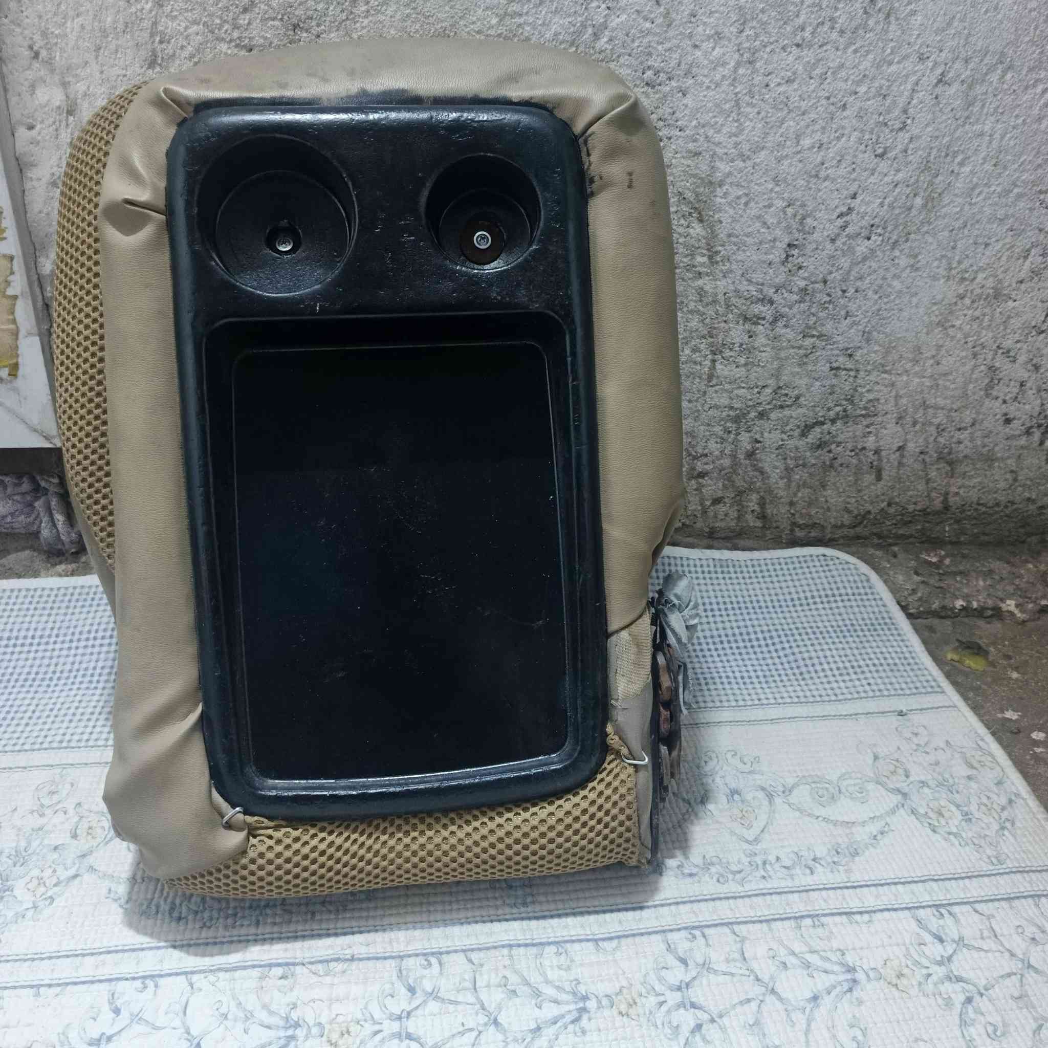 كشن للبيع ليصير بصف السايق يرهم جنبي فتون نيسان السعر ٥٠ العنوان بغداد حي التراث
***********
