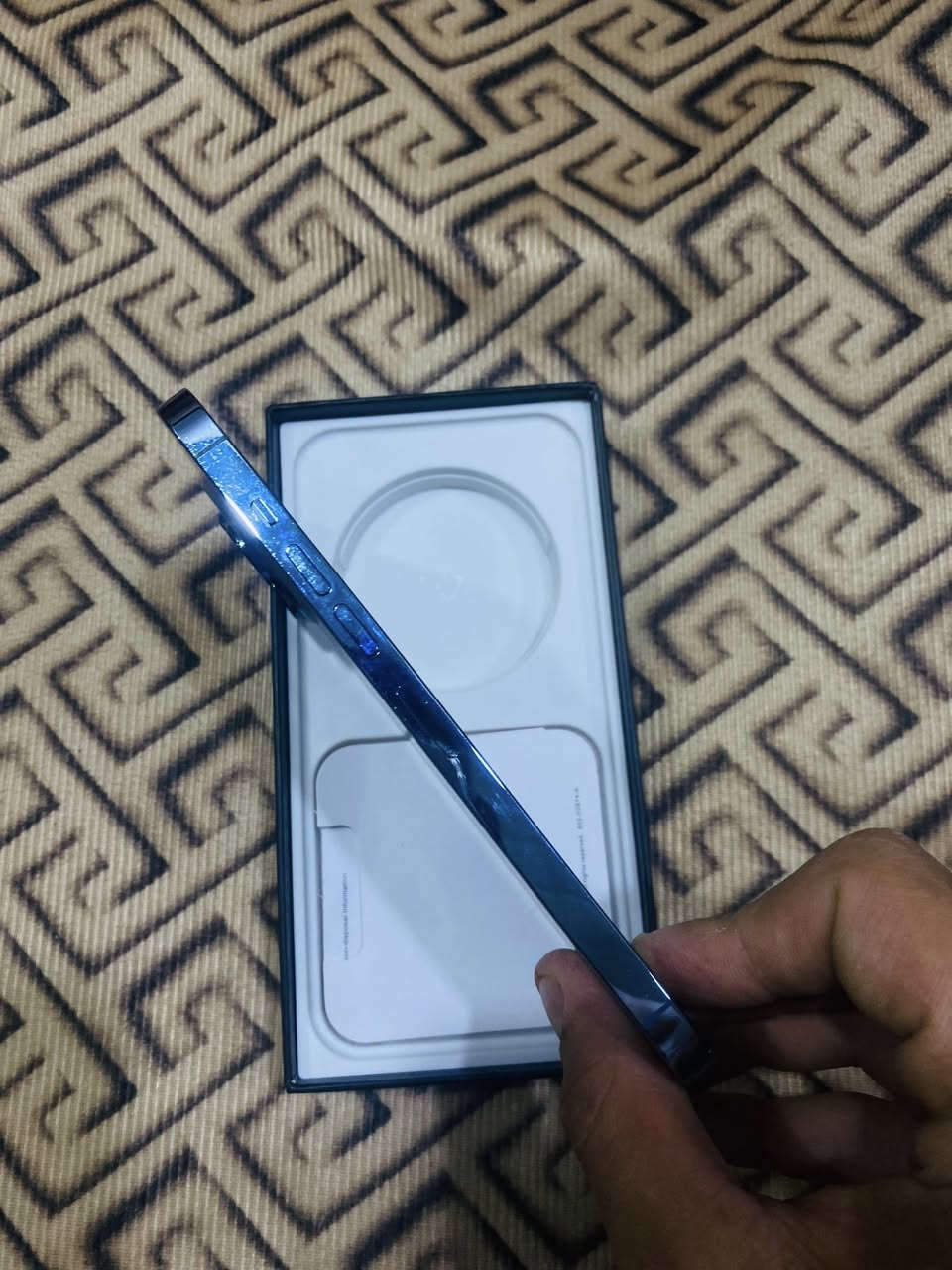 13 برو ماكس
ذاكره ٢٥٦ 
بطاريه ٨٧ بلاديه شرط الفحص كامل ملحقاته نضافه ١٠٠ 
💯 ضمان الفحص يومين امريكي نموذج m وتر سعره 745 المكان الديوانية مركز يرهم مراوس 
***********
