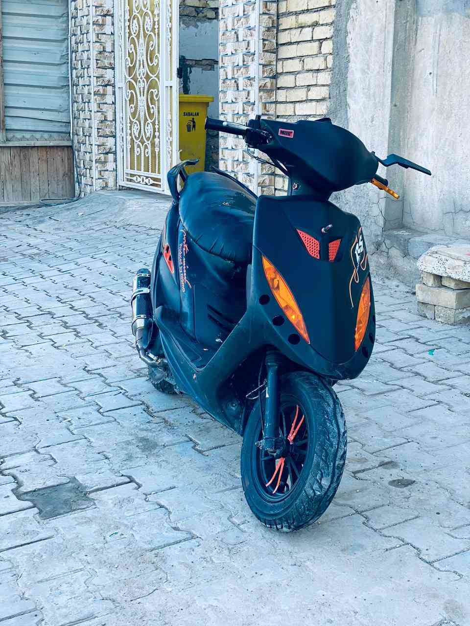 ماكس عدله اسود طافي الدراجه متعوب عليه بيه كفرات اربع ولفات كاملات صالنصه رياضي وياله رياضيه اشاير اربعه ولف كتف اشاره بوشه 55 كور ابلادي شغاله سلف هندر   تشتغل كهرباءيات شغاله ما عوزه بس شخاطه وعداد وستان نص  امراوس اب دراجه بلاديه بوليس ماكس عدله او  بيع السعر خاص  وهاذ رقمي مفتوح ***********
