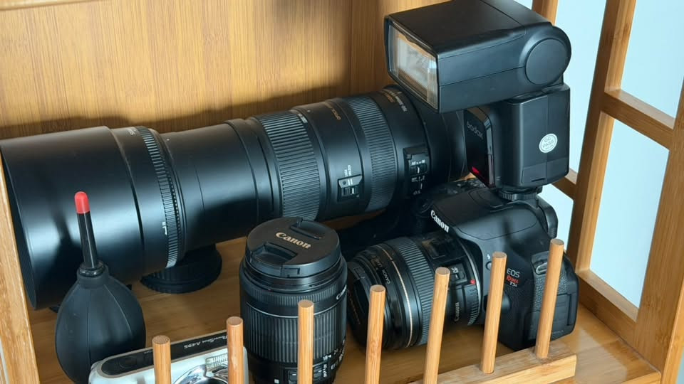 هذا باكيج للبيع
- camera canon T5i 
- Lens canon 18-55mm
- Lens Canon 85mm
- Lens Sigma 150-500mm
- Flash TT520 ii 

سعر مطلوب 1500$ و به مجال 
واتساب ***********
