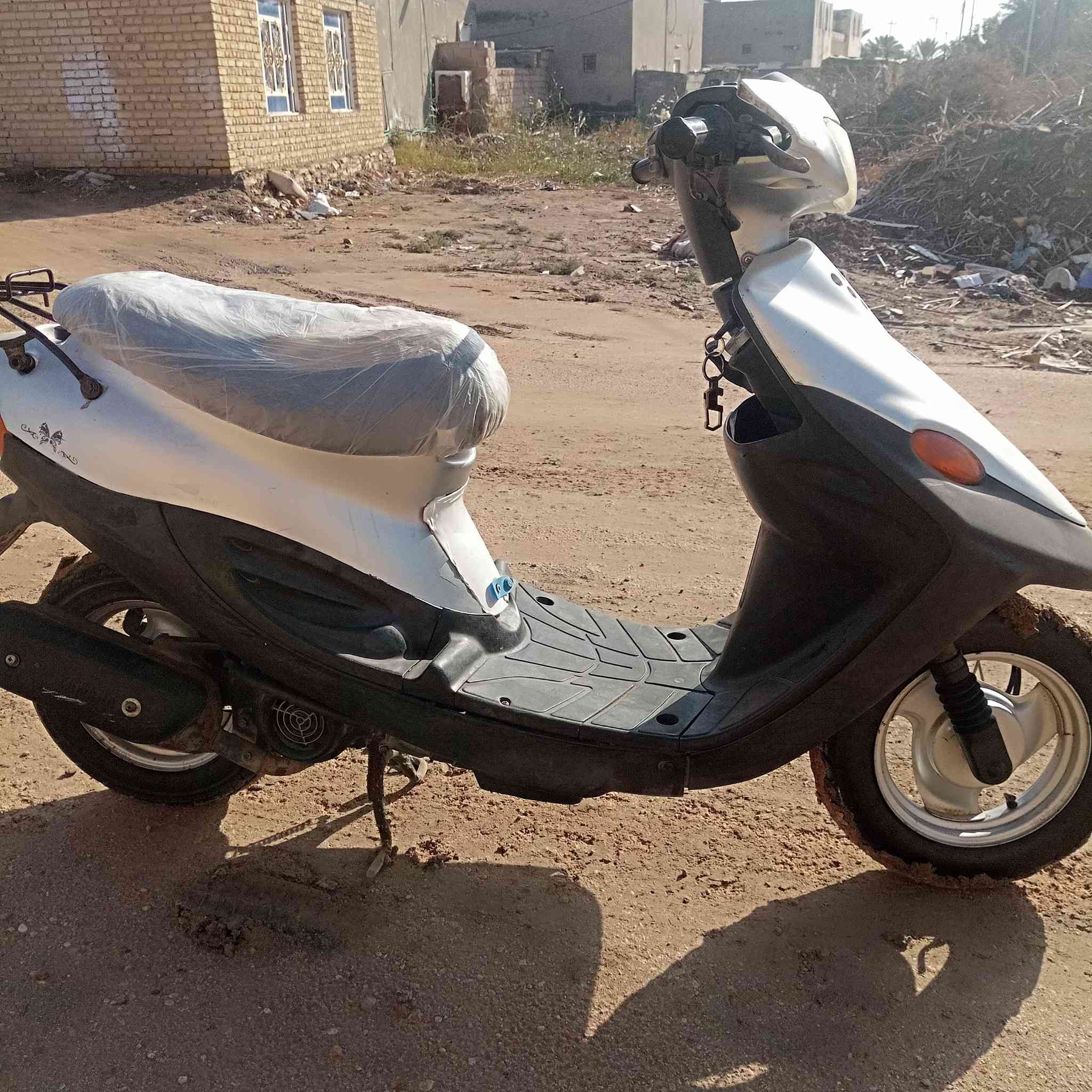 دراجه بيجي مفتوحه مره وحده كهربائيات كلها شغاله متوازي على فلوسها ب300 وبيها مجال الدراجه حلوه ومرتبه 
*********** وات ساب
