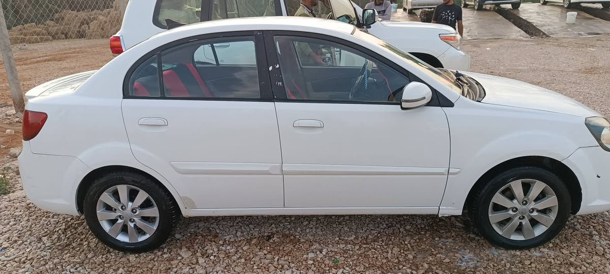 السلام عليكم كية ريو 12
1600
حدادية جديدة
تخم تايرات 
تبريد 
 السعر 78
للتواصل ***********
مكاني مشخاب
