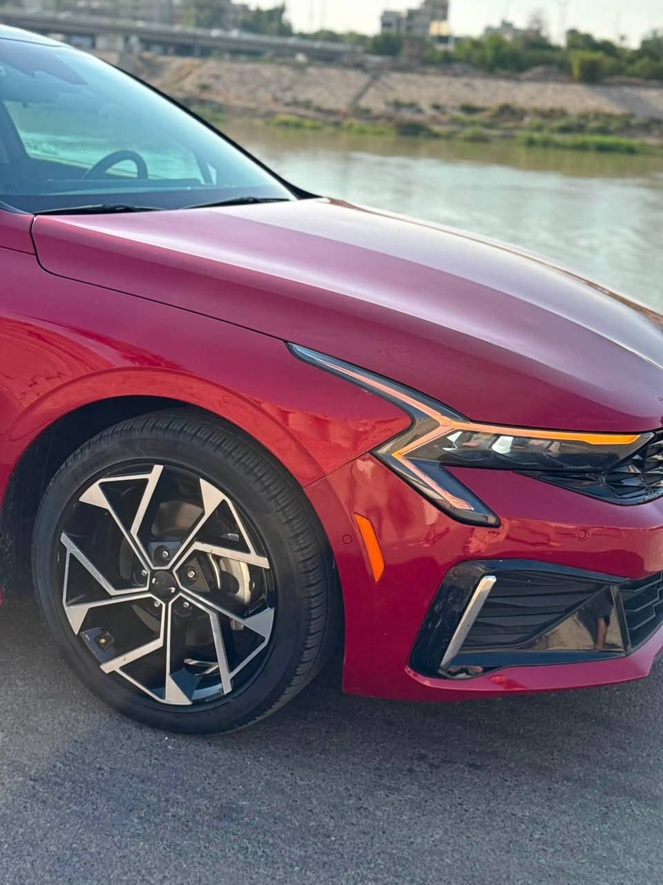 🚗 للبيع K5 2025 EX وارد امريكي 🚗
الموديل: 2025

الفئه: EX

المنشأ: وارد امريكي

المحرك: 2.5 لتر تنفّس طبيعي

الكير: اوتوماتيك / 8 غيار

الدفع: امامي

الكيلومتر: (29الف كيلو )

الداخليه: جلد / تبريد وتسخين مقاعد

تبريد قطعتين مناخ منفصل 

نظام صوت 12سماعه Boss Premium 

شاشه متصله لمس كبيره + كاربلاي / اندرويد اوتو

 كاميرات ٣٦٠ درجه  + سنسرات

بصمه تشغيل / ستارت ستوب

تشغيل واطفاء عن بعد

بصمه ابواب

كروز كونترول

نظام تحكم بالمقود

فتحه سقف بانوراما

دبل جام 

اوتو هولد 

ترحيب تلقائي 

كشنات كهرباء 

رادرات ٣٦٠ درجه امامي وخلفي وجانبي توقف ذاتي امامي وخلفي 

نقطه عمياء 

ستيرن تدفئه 

صندوق ذكي 

كشنات كهرباء 

خزن ميموري 

سياقه ذاتيه 

تحذير الخروج من المسار 

مثبت سرعه تفاعلي 

اناره خلفيه واماميه وداخليه LED

داخل صاج وبيانو بلاك 

السياره بعد بيها اهواي مواصفات اعله فئه بل كي فايف شتريد بيها 

سياره جديده بحاله الوكاله صور حادثها مرفقه بل منشور بدون قطره صبغ جاملغ الخلفي صلح BDRوحافه البنيد همين السعر (210) بيها مجال قليل 
مكاني بغداد العطيفيه 
رقمي (***********) متواجد واتساب
