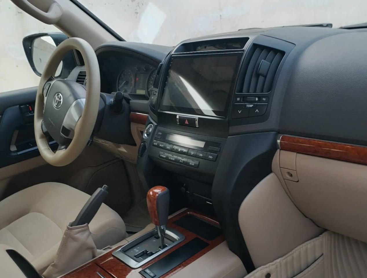 تۆیۆتا لاندکرۆزر 2014 مواسەفات GXR
وەنەوشە 
بیرم
مه کینه ٦ سلندر
گیرومه کینه ی به شه ڕته نه کرایته وه
هیچ بویاغی نی یه ، ته نیا بستيك
سارده کوتی هه یه
به سمه و شه غاله 8 ایرباکه
سلایده و سه لاجه ی تیدایه
شاشه ی ئایپاده و گه وره یه
ده بل کامیره ی وه پشت و پیشی
حه ساسه
ئاوینه ی شه فته
تایه کانی باشن، وه له گه ل چه ندین
مواسە فاتی تر
225 کیلومه تر ڕویتووه

سعر لە کۆمێنت داوابکە ڕاستەخۆ بۆت دیت 📩 

گیرومەکینە بەشەرت زۆربەجوانی پاکی ماوە هیچ خەلەلیکی تیدا نییە 
سالنامه و هه زه ی نوییه تا 2029 به...

ژمارەی خاوەنی 
***********
