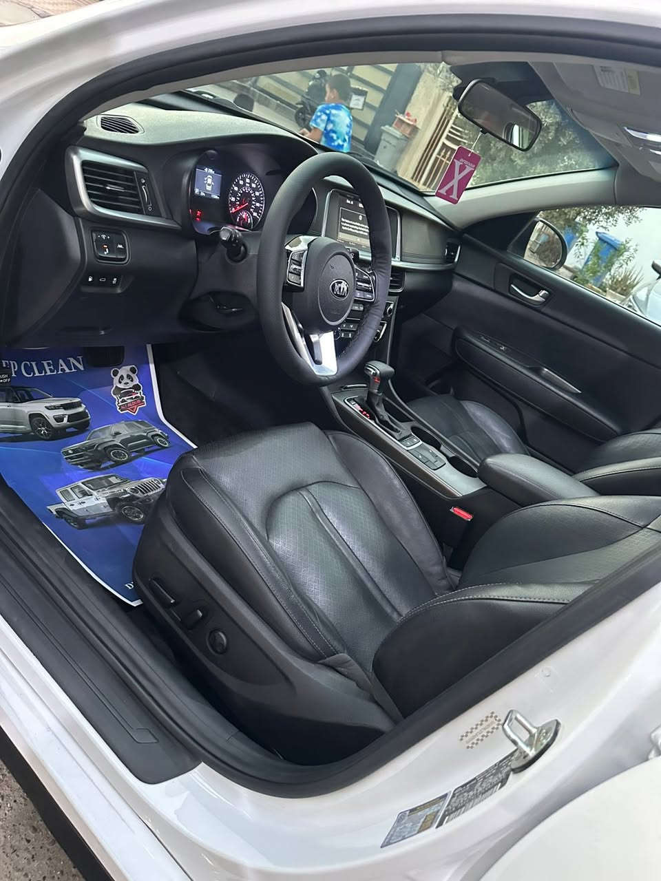 السلام عليكم
للبيع فقط  مكينة Kia Optima GDI
موديل ٢٠٢٠ فول مواصفات ١/١ 
وارد امريكي بدون حادث وبدون صبغ بيهة بس طخة بالجاملغ الخلفي الايمن بارد بسيط كد شبر ماشية ١٧ الف 
كشنات جلد كهرباء +تدفئة 
حساس خلفي 
ويل كب + مري بلاك 
رقم بغداد 
مكان السيارة بغداد العامرية 
الاتصال  ***********
