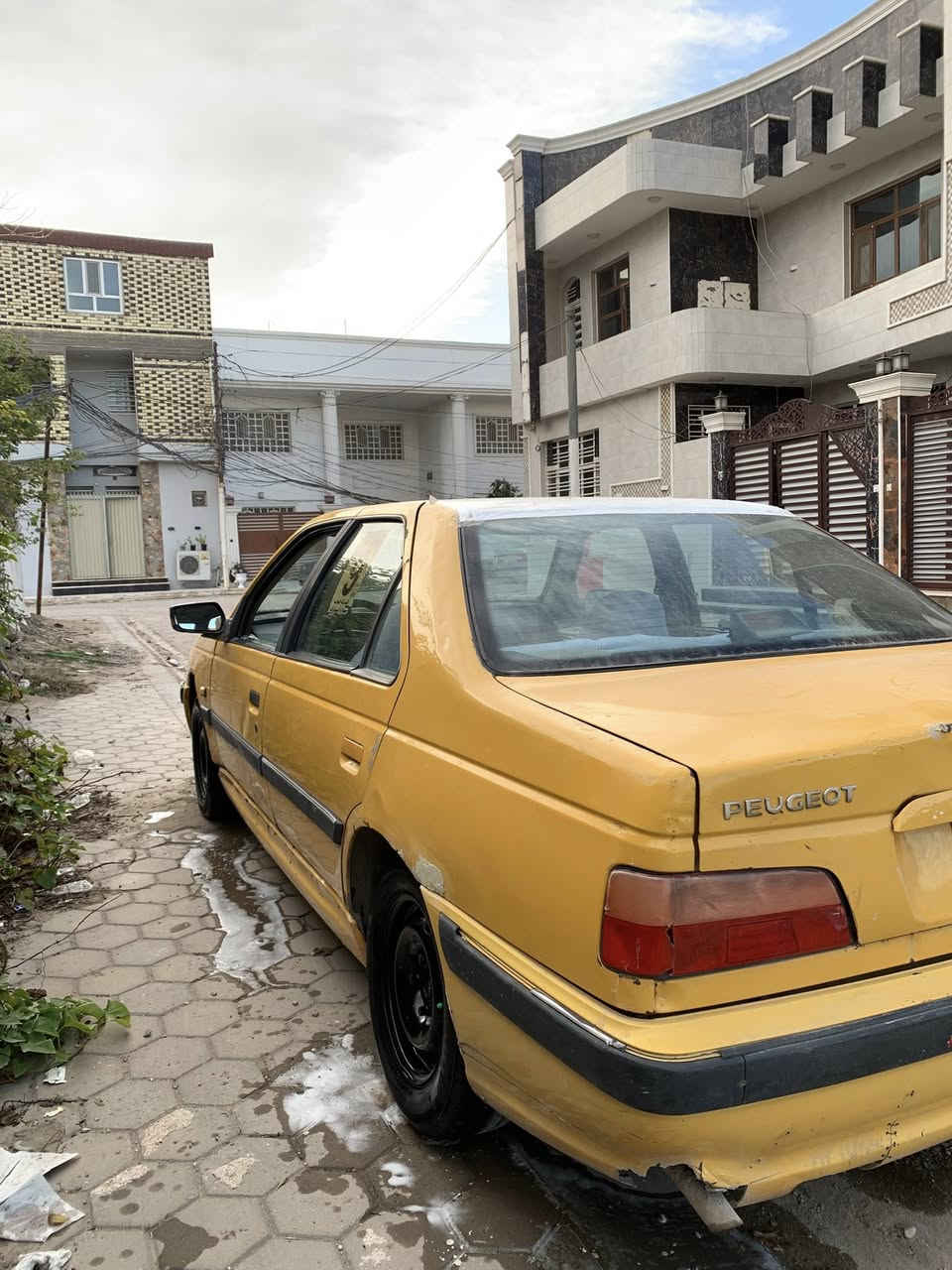 لسلام عليكم بارص 2015 رقم بابل الماني راعيه موجود  تمشي السياره وكولشي شغال بيه كهربايات وهورن وهل امور سعره 19 ورقه الرقم ***********
