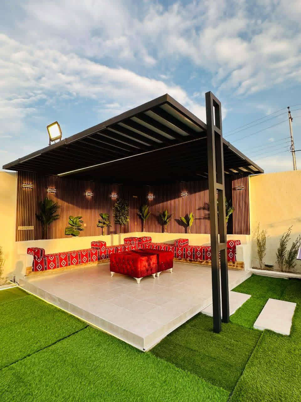 سارعووو لحجوزات عيد الفطر
مزرعة الشام الترفيهية VIP✔️
مسبح كبير+ صغير للاطفال🏊
مساحه المزرعه كبيره 
تحتوي على غرفة موثثة بلكامل
تحتوي على شوايات ➰
تحتوي على بلياردو 🎱 + ملعب كره قدم ⚽️ + ملعب كره سلة 🏀 + منضده🏓+ فيشه
الداخل مكيف بلكامل 💨
يوجد كراج سيارات داخل المزرعه 🚗***********
ملاحظه :المزرعه موثقه من تطبيق اجرلي 
الموقع :صلاح الدين بلد
