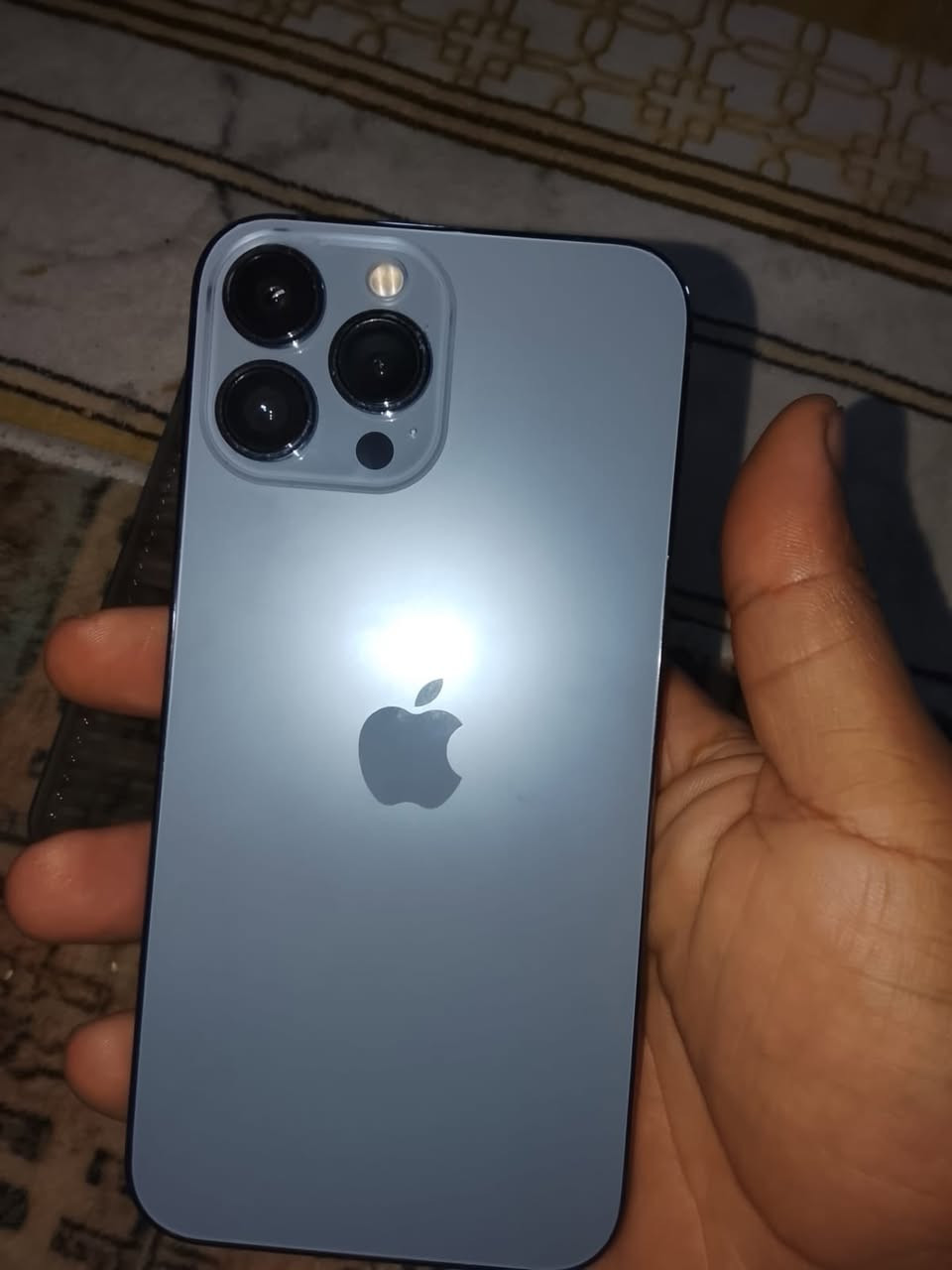 ايفون ١٣بروس ماكس لون بحري  ذاكره ٢٥٦ مبدله بطاريه ٩٤وفيس ايدي متوقف  كلشي شغال بي تاخذه من البيت وياه كارتونه شراي يتصل او يجي خاص***********
