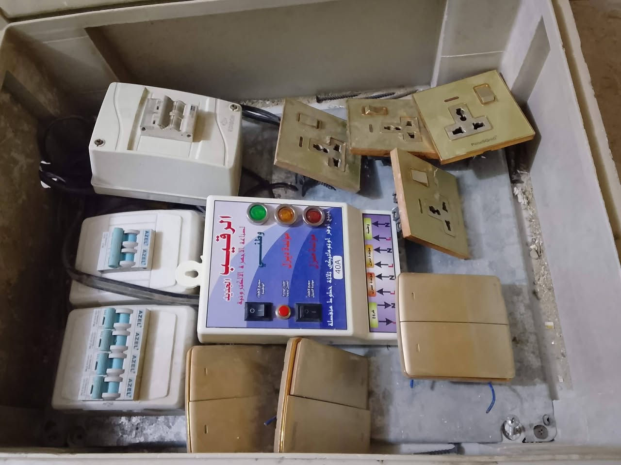 غراض كهربائيه نضيفه للبيع كله شغال على فحص 
بورد50*40,قياس جوازات ورقيب هولدارات ونقط مثل ماموضح بلصور واير اسود طول 27متر 
وابيض طول أكثر من 20م عنوان حله شارع 80 يم حلويات قصر الشام


**إذا كنت صاحب هذا الإعلان وتريد حذفه لأي سبب، رجاءا أرسل رسالة إلى الدعم الفني**
