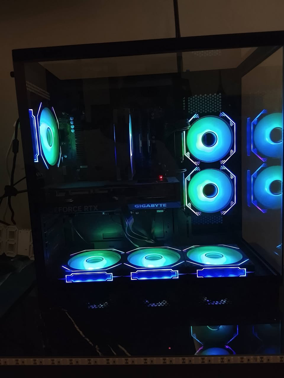 سلام عليكم بيسي للبيع
كارت شاشه 4070 SURE 
رامات 32 
مزود كافه 650 
ذاكره واحد تيره 
مذر بورد B650
مبرد هوائيا 
كيس من شركه ALEXANDER WEISE ست مراوح 
شاشه من سامسونج تجي 240 هيرتز  سعره 180 الف 
تجي وياه ماوس باد او ستاند سماعه او ماوس او كيبورد هديه سعر البيسي مليون او 700 او بيه مجال لل تواصل ***********
