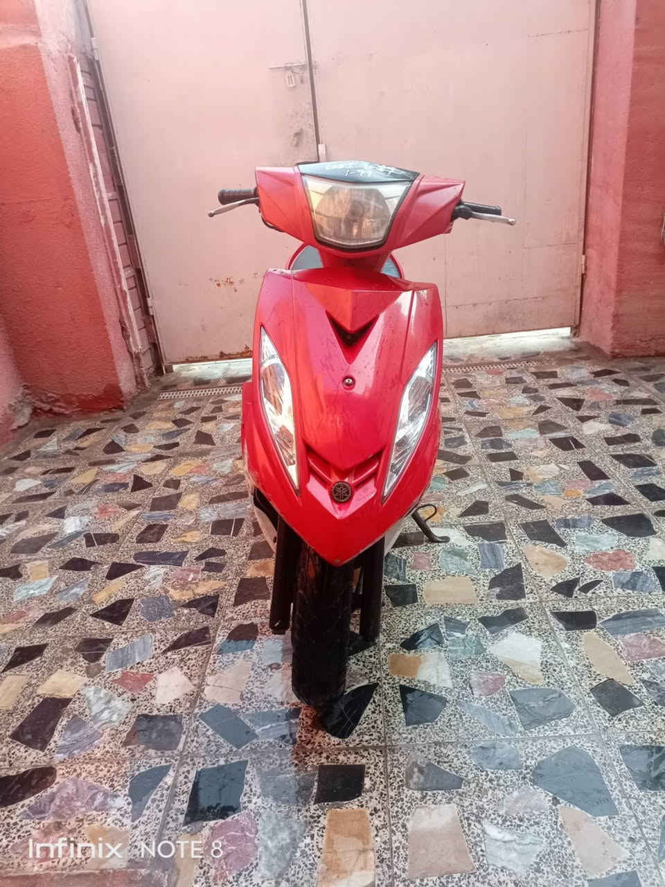 سلام عليكم جي تي ار احمر للبيع نضافه فول نازله من الرمبه صاله 20يوم عدل شاشه ٣الوان الكفر الخلفي مجولح شويه السعر مليون و200وبيه مجال ***********
