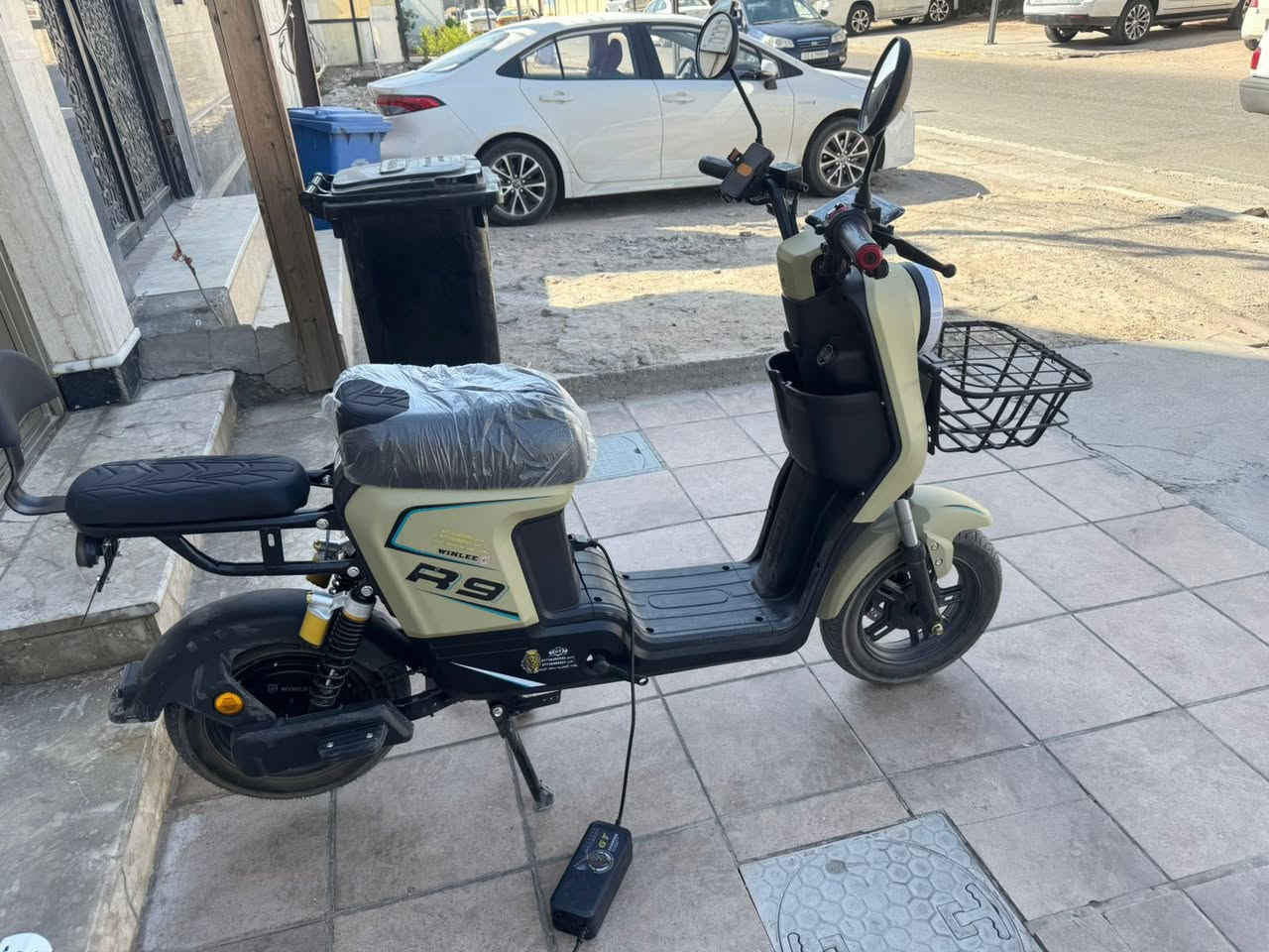 دراجه R9 الدراجه جديده ونضيفه تخبل ماخذه من حسن وحسين موجود وصله الدراجه 5 بطاريات وياها مفاتيح عدد2 وبصمه تشغيل عن بعد وكارت NFC تشتغل عن طريقه الدراجه بيه سماعات داخليه بلوتوث وبيه نضام البك ترجع للخلف  نضيفه كلش سعره 350 وبيه مجال حك الجيه متلكه هيج سعر مكاني حي الجهاد للتواصل رصيد واتساب موجود ***********
