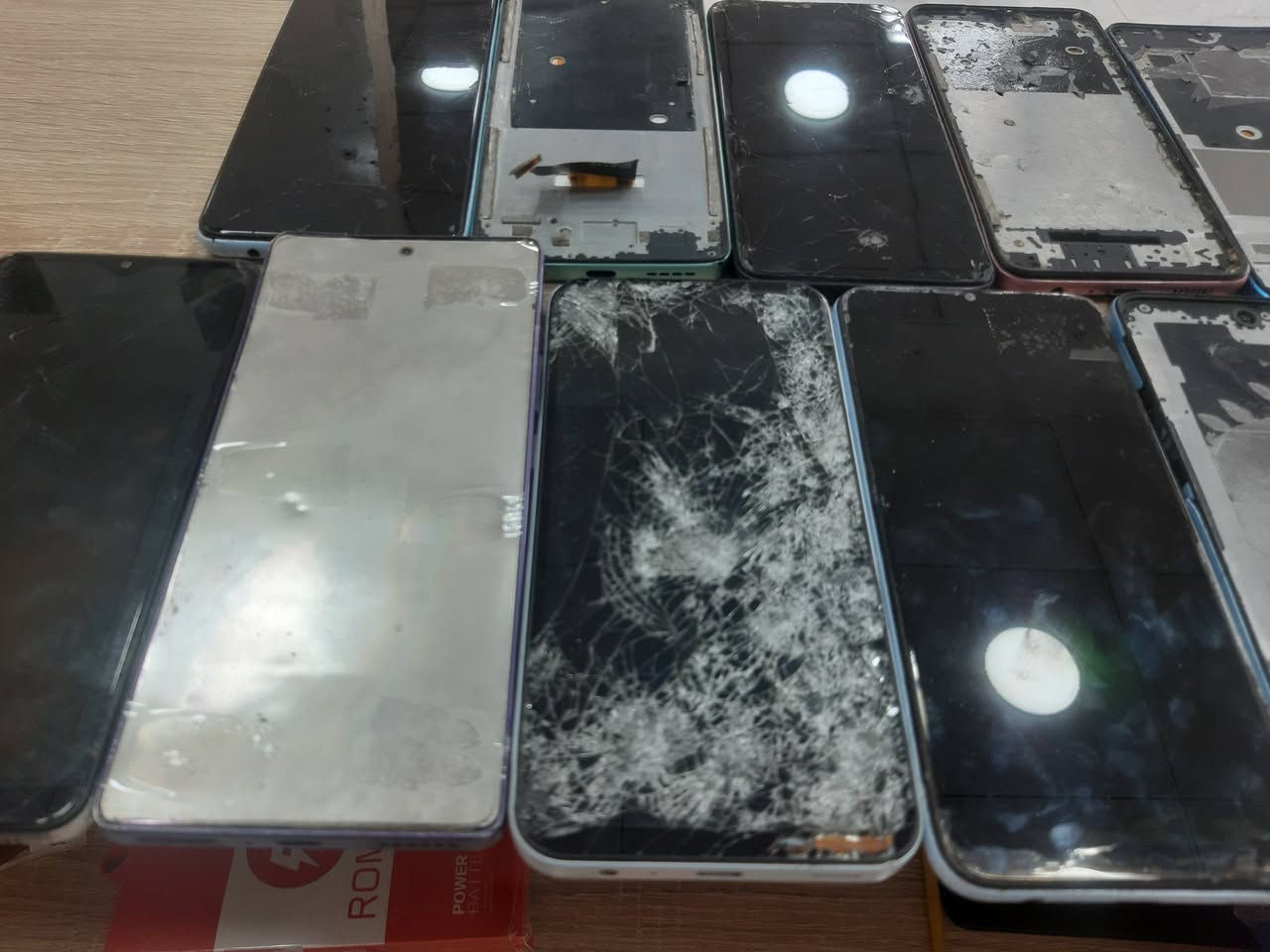 أجهزه نقص شاشات
سعر القطعه 15 الف
توصيل موجود 
ابيع شلع
***********
