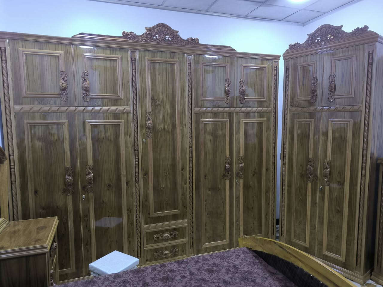 غرفة اخشاب جديده غير مستخدمه للبيع
سبب البيع مساحه الغرفه صغيره 
السعر مليونين 
***********
***********
