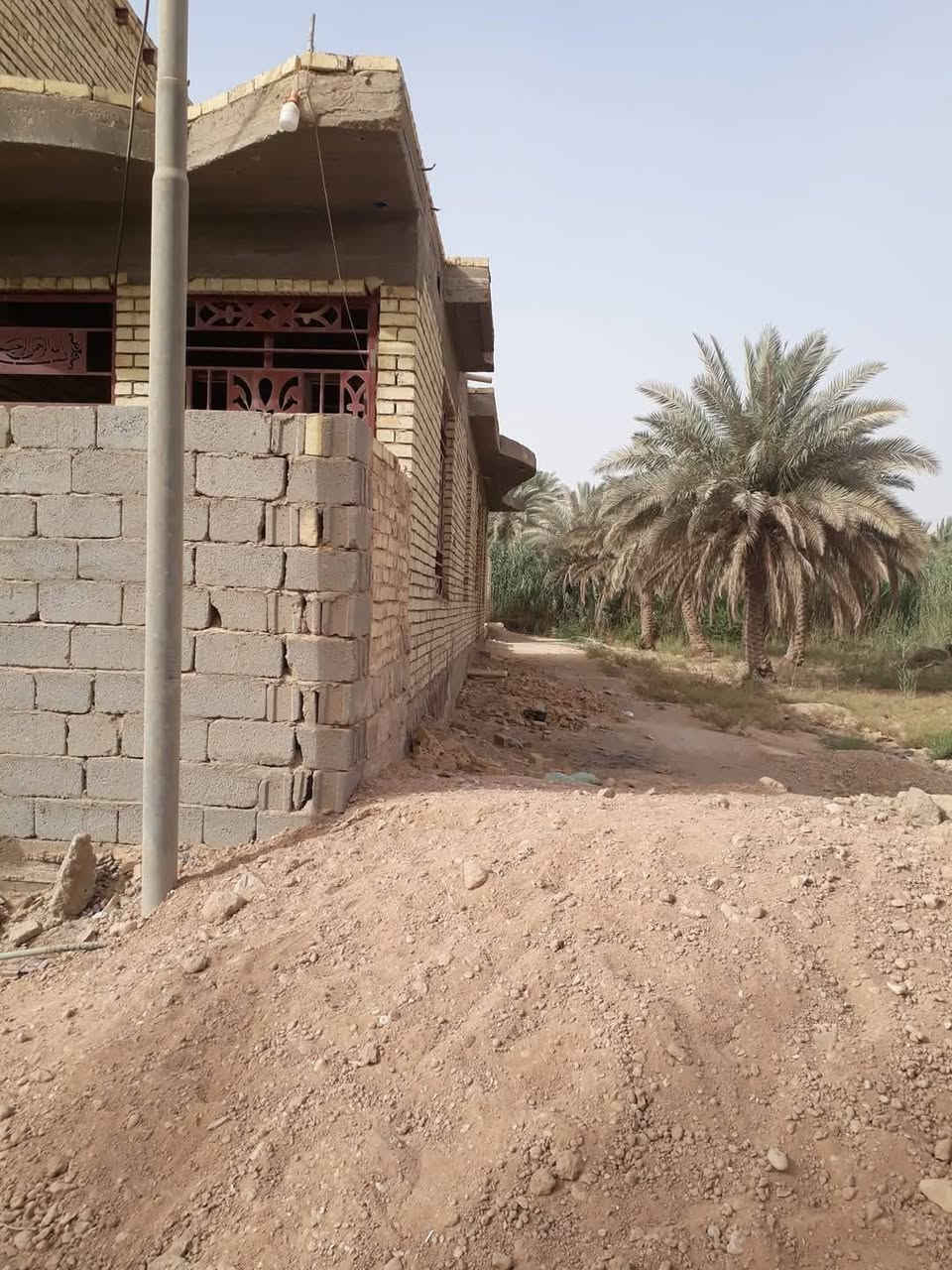 قطعه ارض زراعيه مساحه ٦٢٥ م الاودي للبيع يوجد فيها بناء ايضا كافه الخدمات اصوليه مكاتبه اقرار محكمه وسند الأصلي  علما الاودي قرب مدرسه الغزالي ***********
