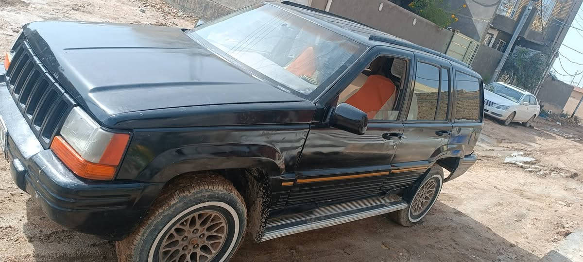 جيب شيروكي موديل1994
مكينه 3000حداديه جديده
للبيع اوالمراوس 
سعر25وبيه مجال
العنوان ناصريه سوق الشيوخ
***********
