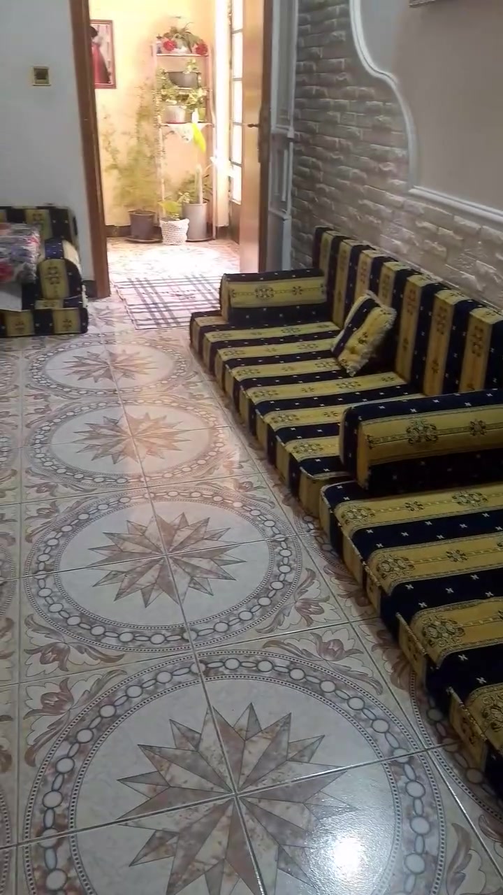 سلام وعليكم تخم كعدة عربيه مع ميز ***********

