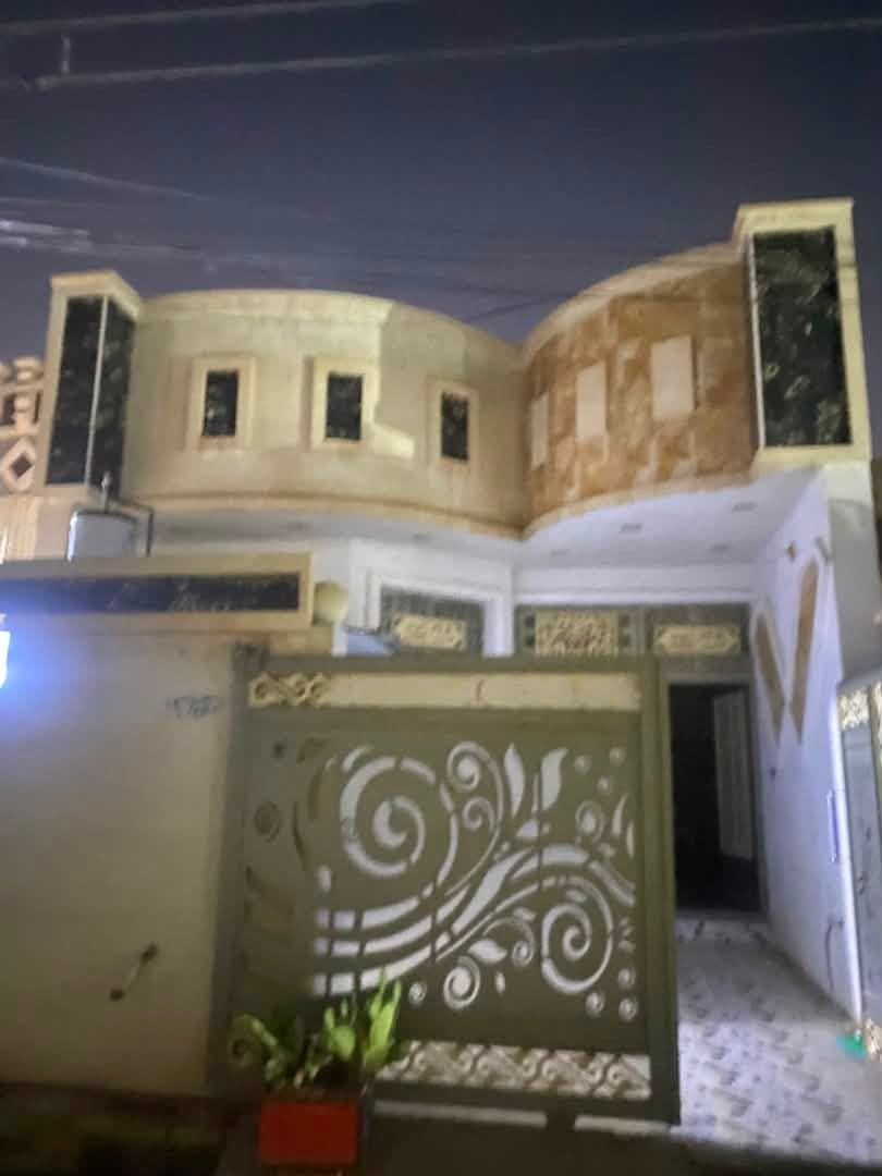 مشتمل للإيجار بدل ايجار ٣٠٠ الف طابقين غرفتين نوم وصالة ومطبخ واستقبال وحمامات داخل وخارج  الفلوجة حي الشهداء مقابيل شارع علي النجيه اتصال ***********📞***********
