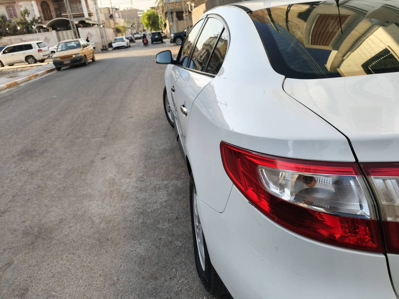 رينو فلونس موديل ٢٠١٣ رقم ميسان بأسمي تحويل مباشر مكفولة كفالة عامه بدون صبغ بدون حادث عدا بارد بالصندوق قليل جدا مكينة كير جديد مكان السيارة ميسان _ العمارة السعر ٦٥$ وبية مجال رقم الهاتف ***********
