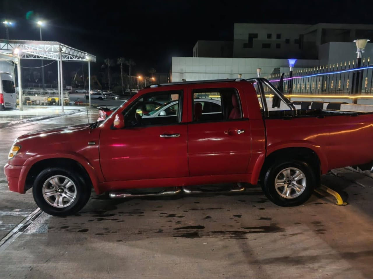 ادميرال موديل 2010
صبغ عام
ضربه بجاملغ الامامي
تحويل وكالة بشرط
وكير ومكينه بشرط
عليه غرامه مليون و85 الف
تنزل من سعره
سعر المطلوب 65 ورقه 
مكان دهوك
تفاصيل اتصال ***********
واتساب واتصال دهوك, العراق
