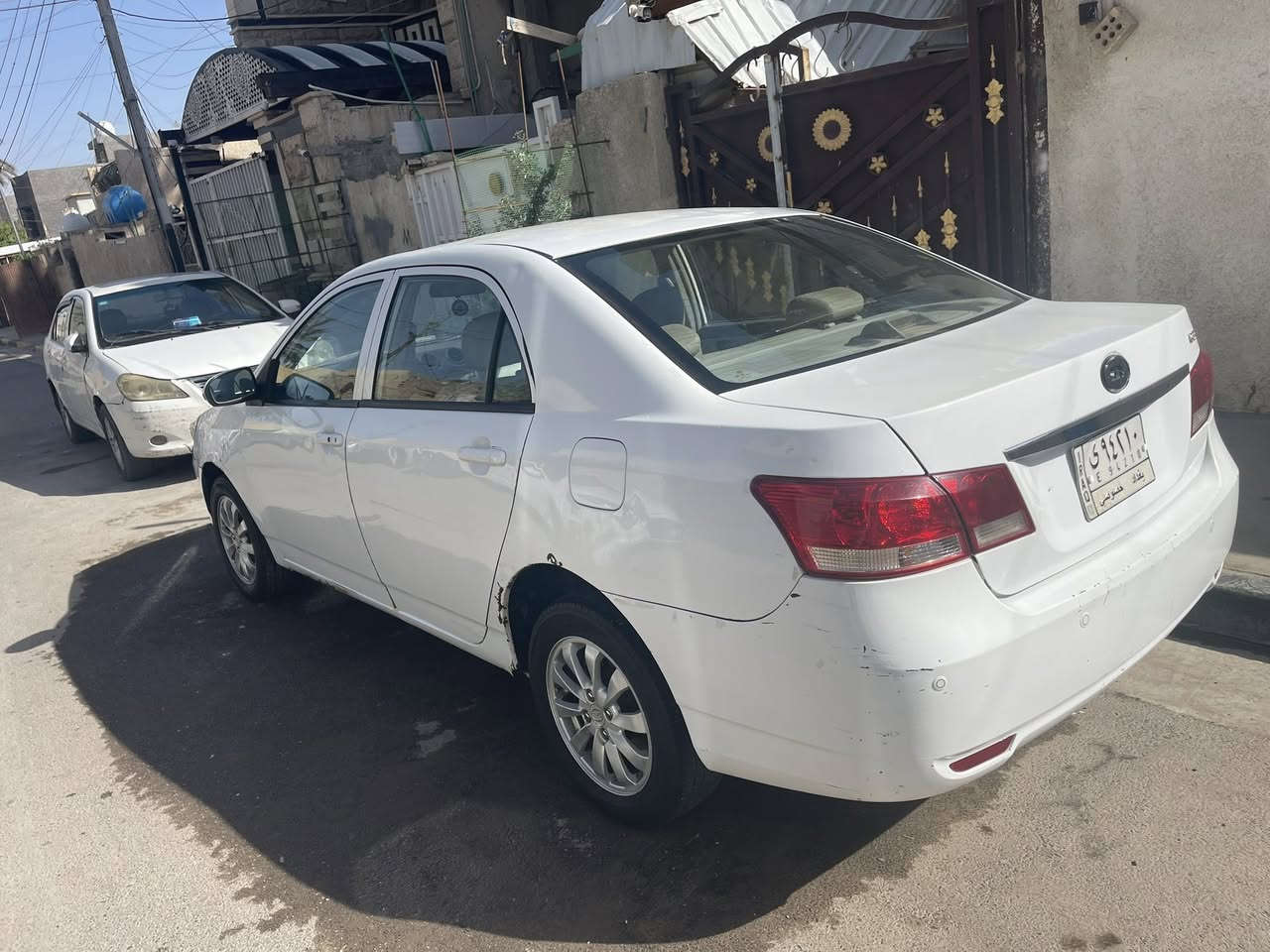 السلام عليكم 
بي واي دي G3 كير عادي 2013 للبيع 

السياره جاهزه صدر خير من الله تبريد تدفىه دبلات باور كله جاهز السياره بلاديه  مكينه وكير بلادي يعني مامحور  بيها طخه بسيطه بحافه البنيد وربع الجاملغ الامامي صفحه السايق بسيطه جدا حته بعدني مامسويه السياره باسمي تحويل ثاني يوم 
السعر 58 وبيها مجال مكاني بغداد حي الجهاد للتواصل ***********
