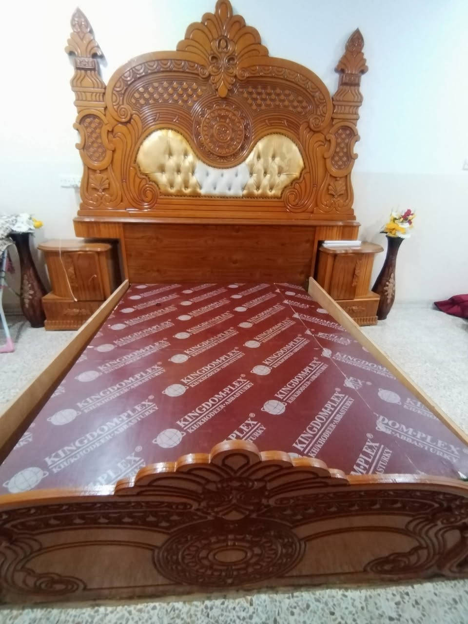 السلام عليكم تخت صاج اصلي مع مرايه صاج اصلي درجه اولى استعمال شي قليل كما موضح بالصورة ادفع سعر خاص وادفع سعر عجبني ابيعك تليفون *********** بيه واتساب
