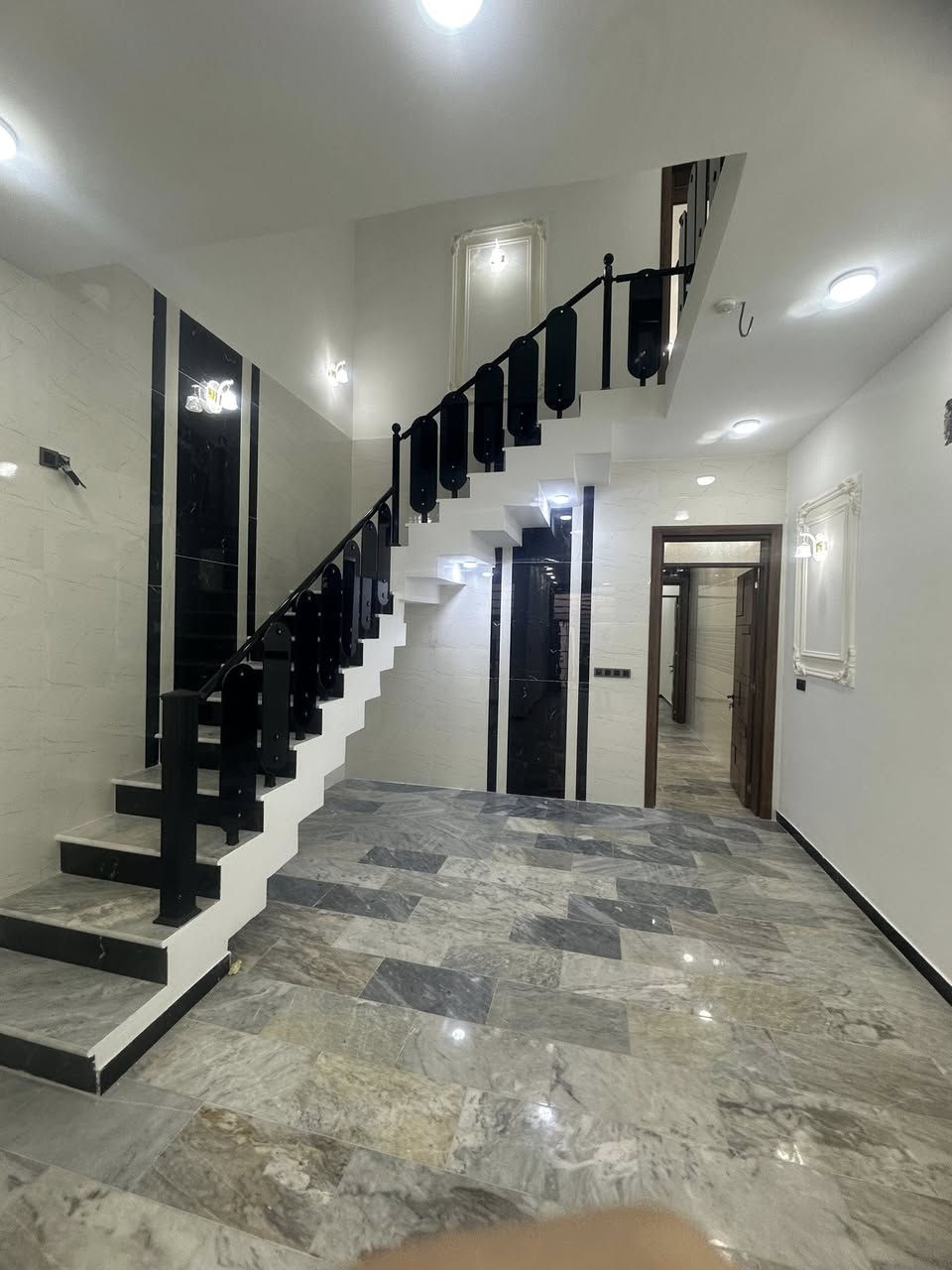 اللهم صلي ع محمد وال محمد للبيع للبيع لبيع 100متر طابقين 3غرف نوم    حي المهندسين  قريب  سايدين    موقع  حلوه  وسعر احلى  بناءً درجه اولى ***********ارجو متابعه #عندك_عقار_وتريد_تعرضه_دزه_النا_ولاتشيل_هم  اهلا وسهلا بيكم #عنوان_التميز_والثقه_والابداع
