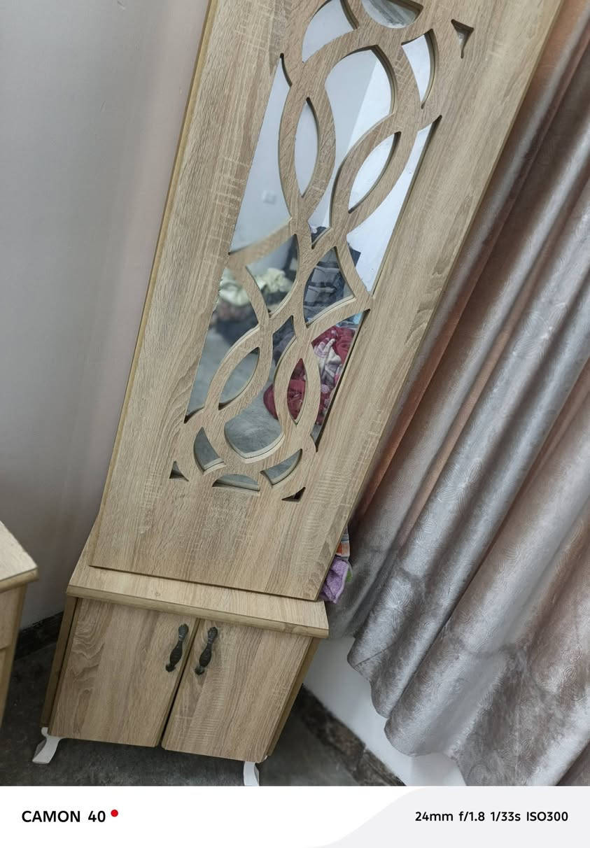 غرفه نوم لبيع تعبانه الغراض كدامكم سعرها 60وبيها مجال لطيبين
عنوان بنجاعلي قرب جامع علي زنكله

رقم ***********
