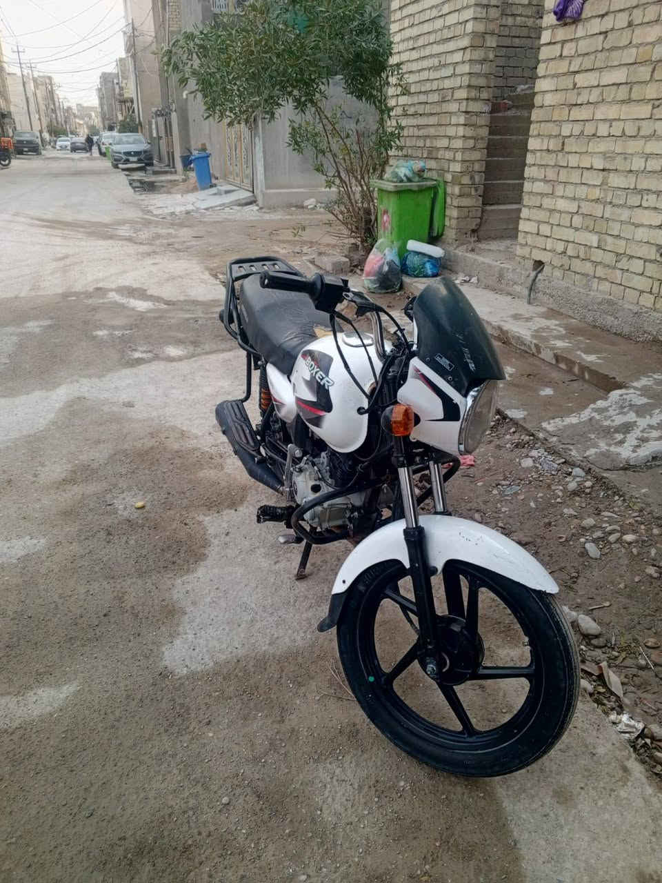 السلام عليكم  بوكسر 21البيع 
اوراق كامله السعر 900وبيها مجال مكان
بغداد الدوره  رقم ***********
