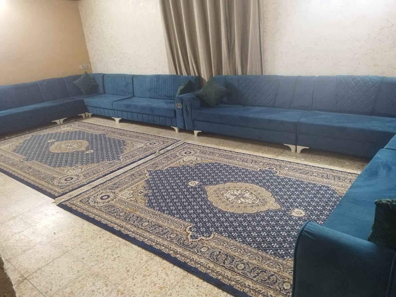 ديوان ٢٠. مقعد. سعر. ٥٩٠
وينباع كل ١٠ وحد. هم 

 المكان ابو. غريب الناحييه موجود توصيل 

***********
