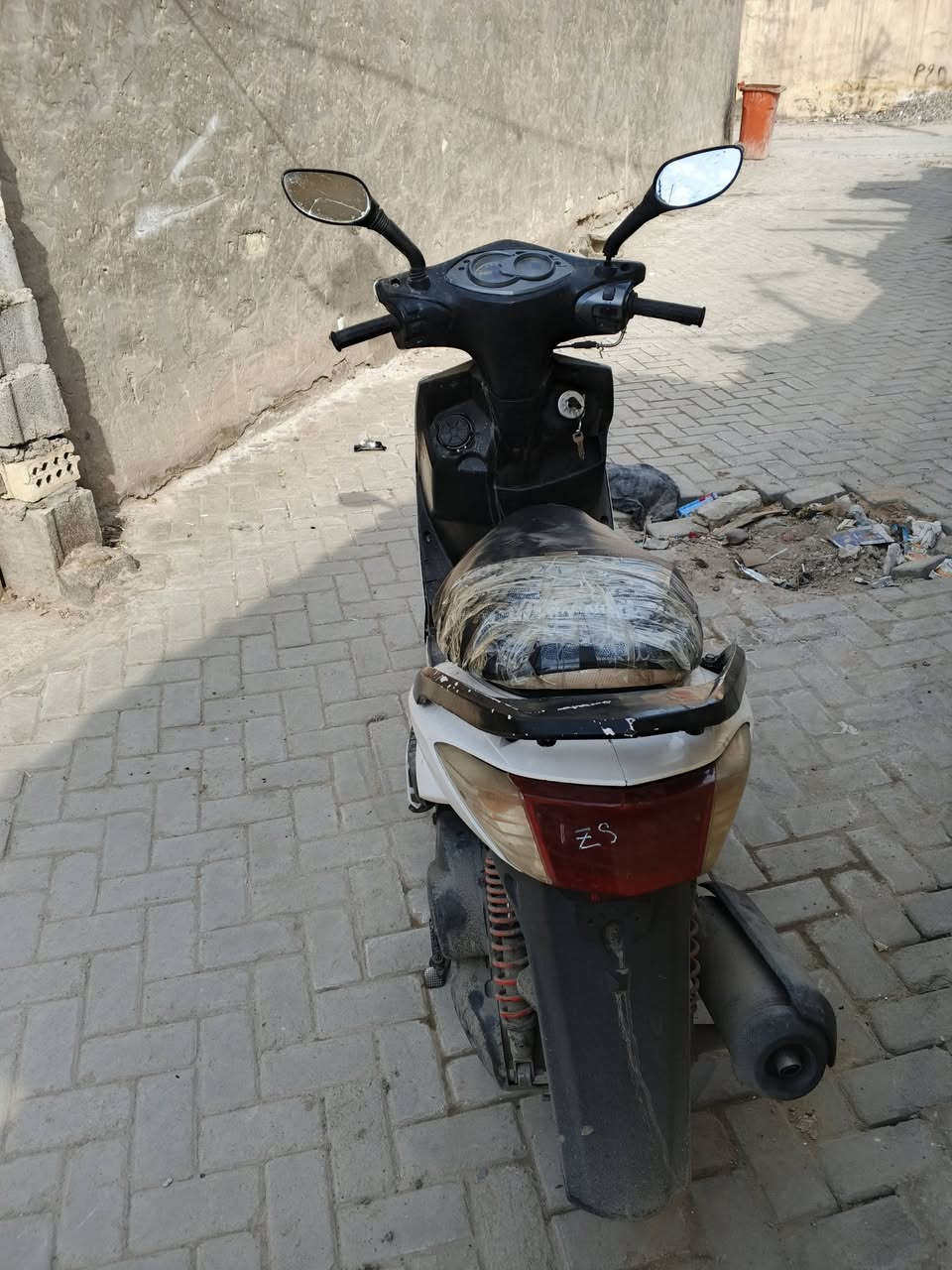 دراجه سكنس فحل كابريتر كوم حديد دراجه كهربائيات كلها شغاله تشتغل سلف قفل ستيرن قفل جوزه دبل شاره شاره يمنه +يسره
اكرر كوم حديد تجي تحمل وتااخذ صار بيها صوت بداخل الكلجات
السعر 300 متواجد فيس ***********واتساب
