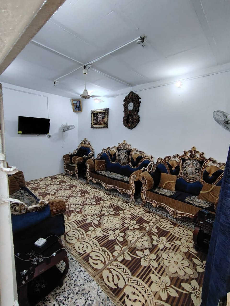 دار للبيع مساحته 105 متر طابقين طابو زراعي وقرار محكمة مرقم بتطويب تفاصيل البيت طابقين الطابق الآۆلْ استقبال وحمام خارجي ومطبخ وصالة وغرفة وطابق الثاني غرفتين وحمام وصالة ومخزن موقع البيت نجف شارع المطار الجديد حي صدر ثالث قريب من شارع فدك سعرة 40 مليون للاستفسار ***********
او مراجعة المكتب 📍شارع المجمعات قرية الغدير الثانية بلوك ١٩ دار ١٢ مقابل شارع مجمع الاميرات الثانية السايدين
