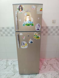 ثلاجه للبيع شغاله نضافه فول رقم صاحب ثلاجه 07703742679