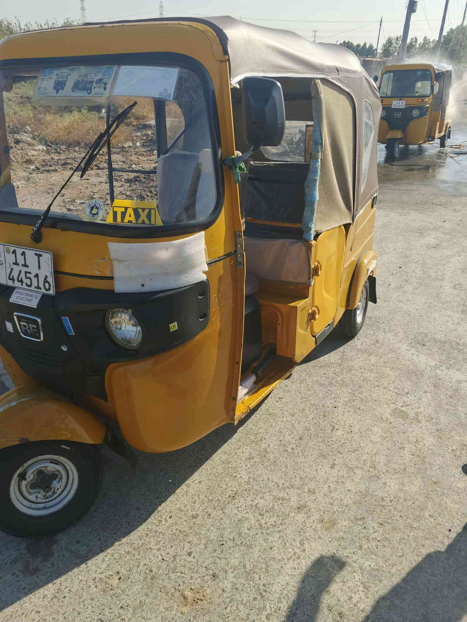 السلام عليكم تكتك موديل 21للبيع مرقمه التحويل ثاني يوم مكاني عبور سيطره الشعب القديمه السريدات السعر 7وبيها مجال *********** غير متواجد ع نت
