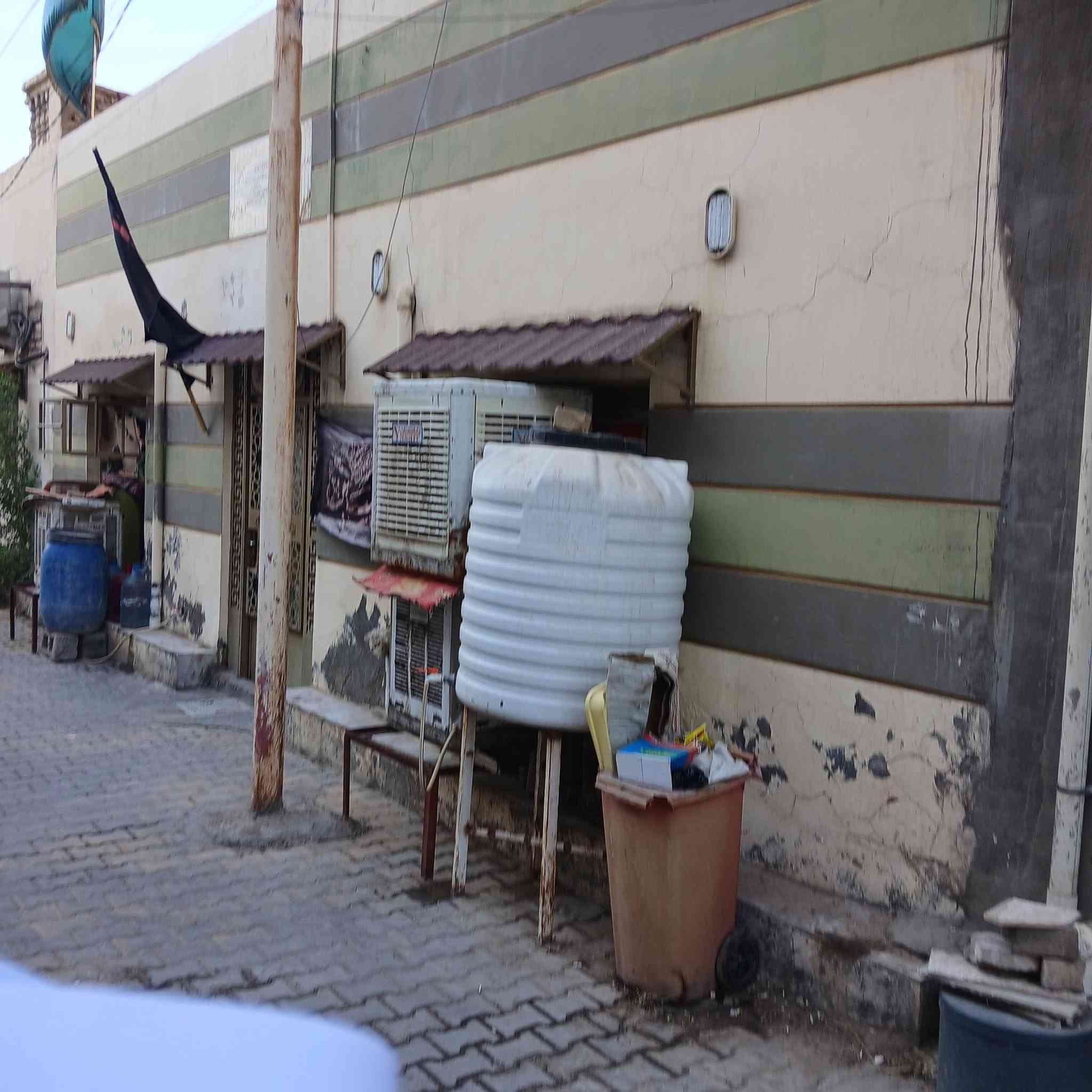 السلام عليكم يوجد بيت للبيع في المحمودية محلة الجديدة المساحة ٦٨متر طابوصرف قريب على السوق يحتوي عل غرفتين اعكادة السقف تفاصيل أكثر الاتصال على الرقم ***********0
